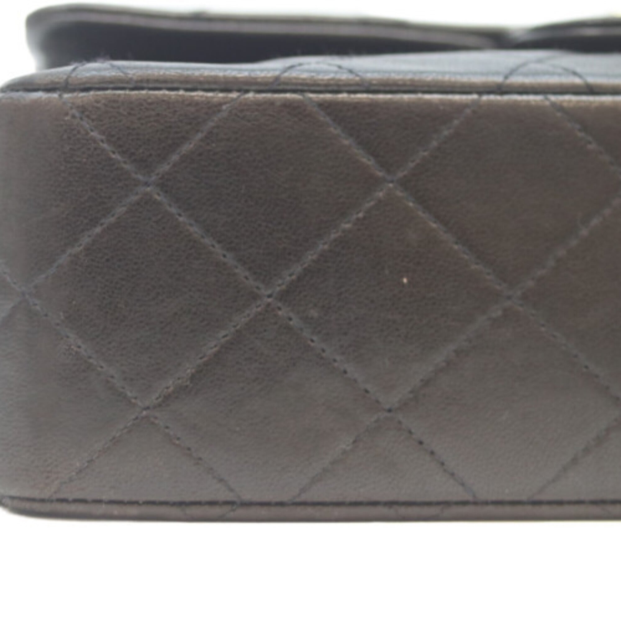 Chanel Black Leather Shoulder Bag (Pre-Owned)