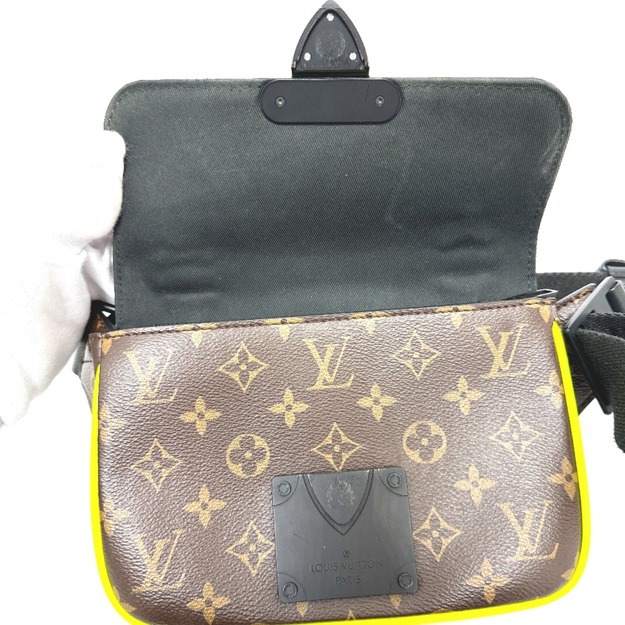 Louis Vuitton Brown Other Shoulder Bag (Pre-Owned)