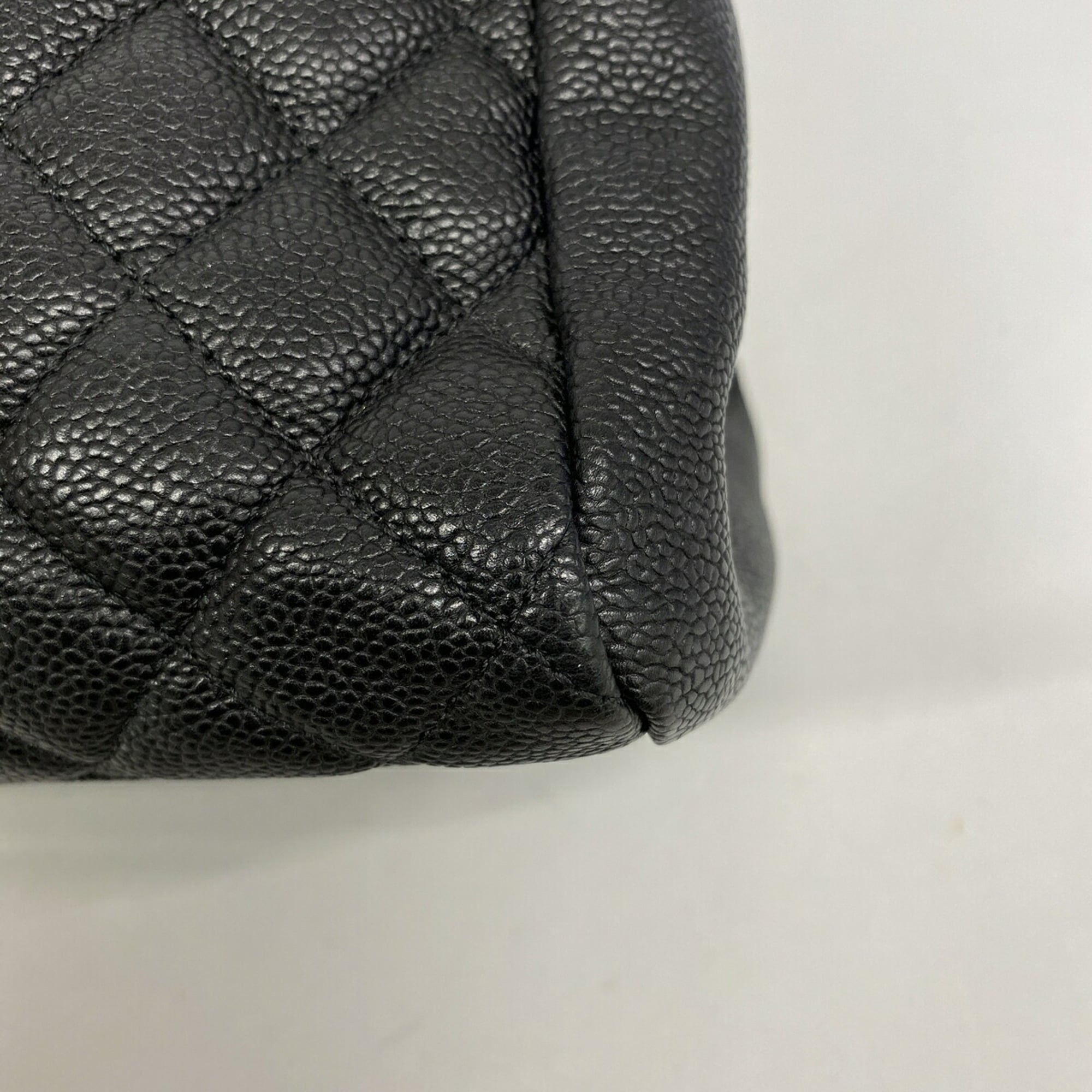 Chanel Black Grained Calfskin Shoulder Bag (Pre-Owned)