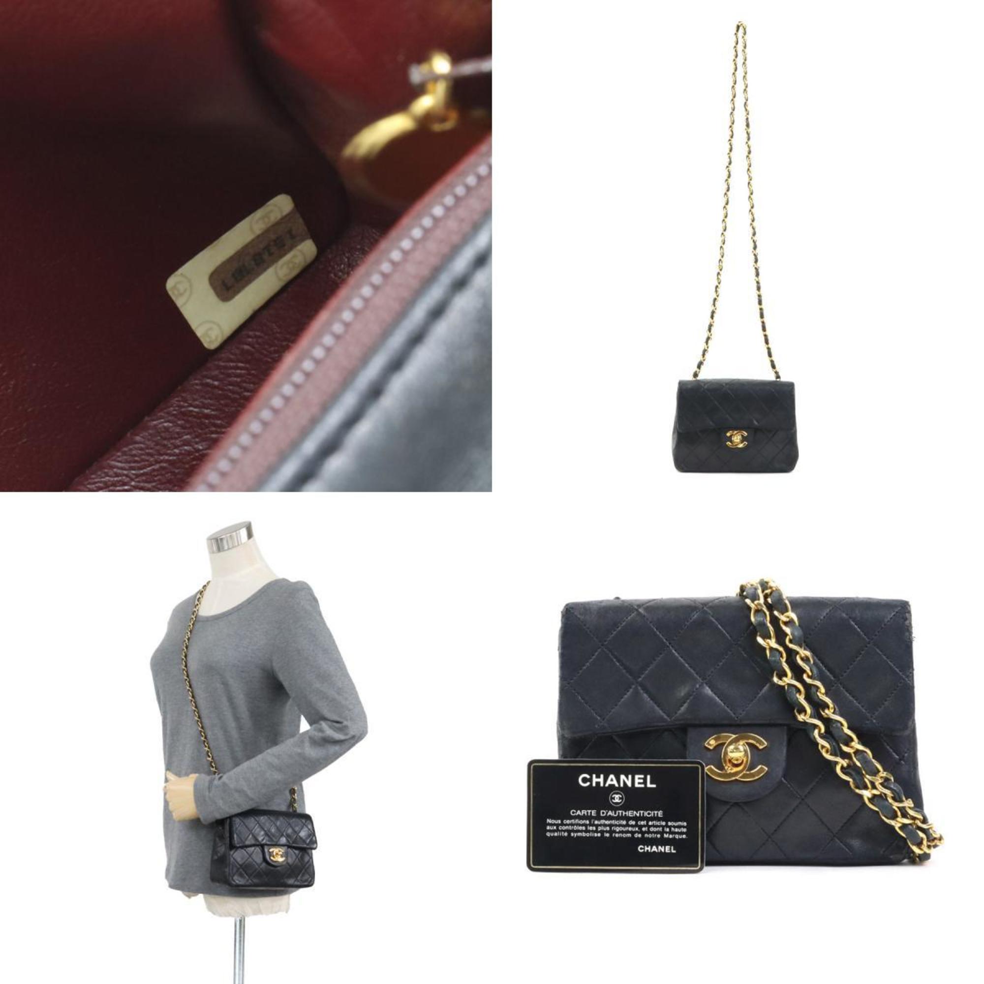 Chanel Black Leather Shoulder Bag (Pre-Owned)