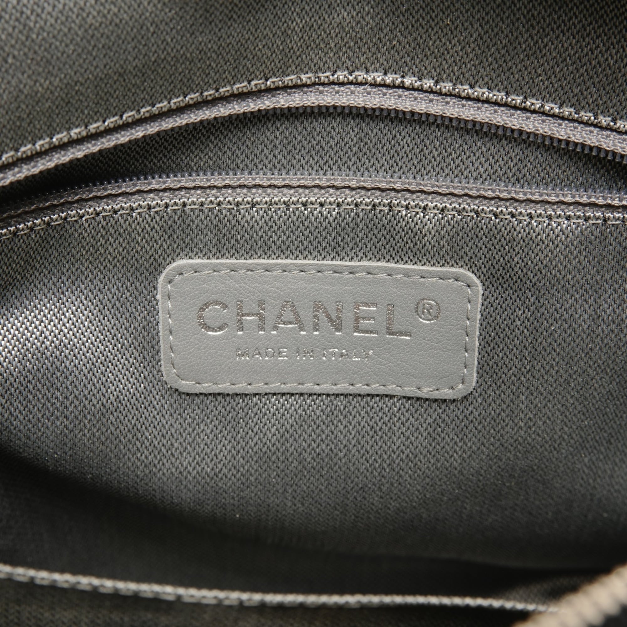 Chanel Black Shoulder Bag (Pre-Owned)