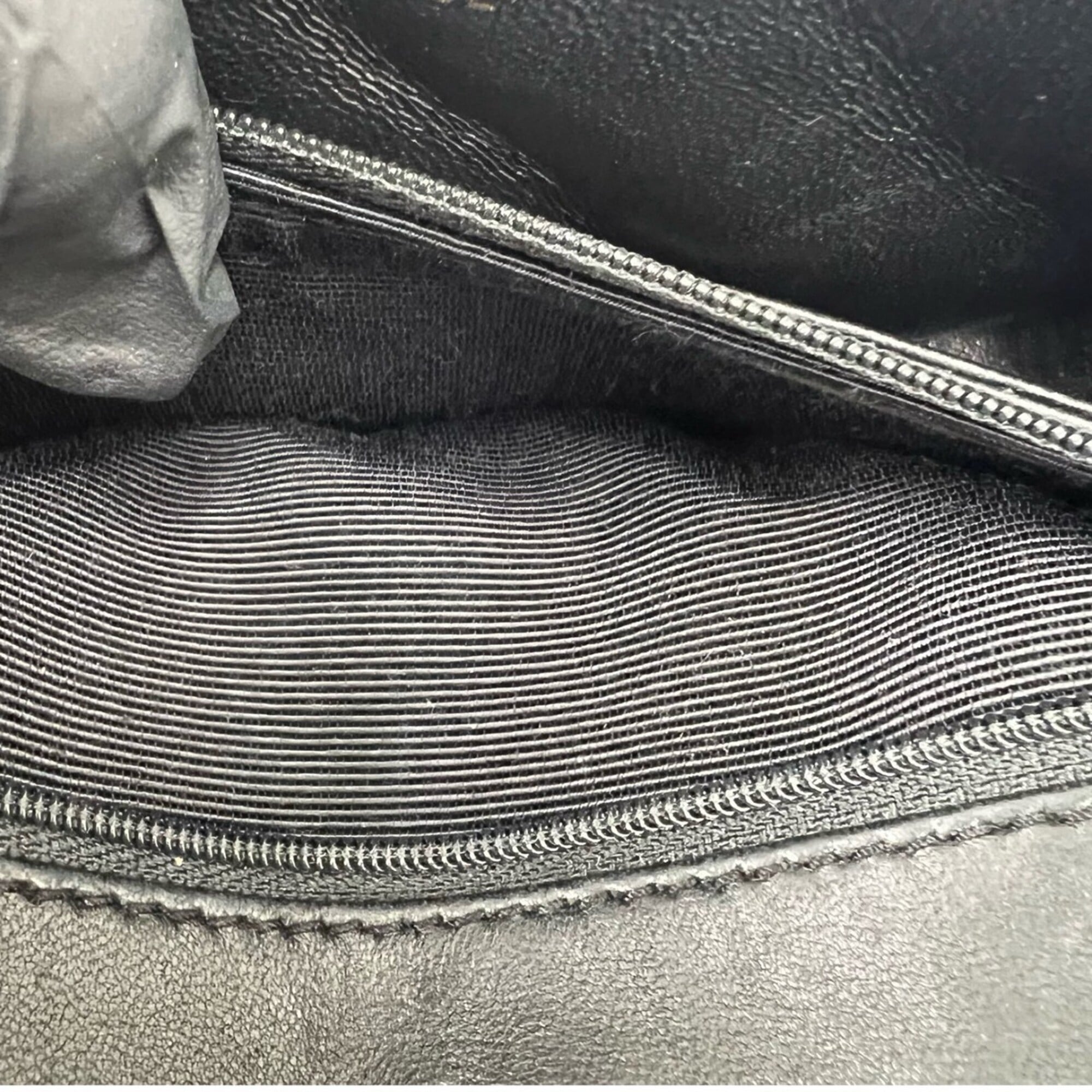 Chanel Black Leather Shoulder Bag (Pre-Owned)