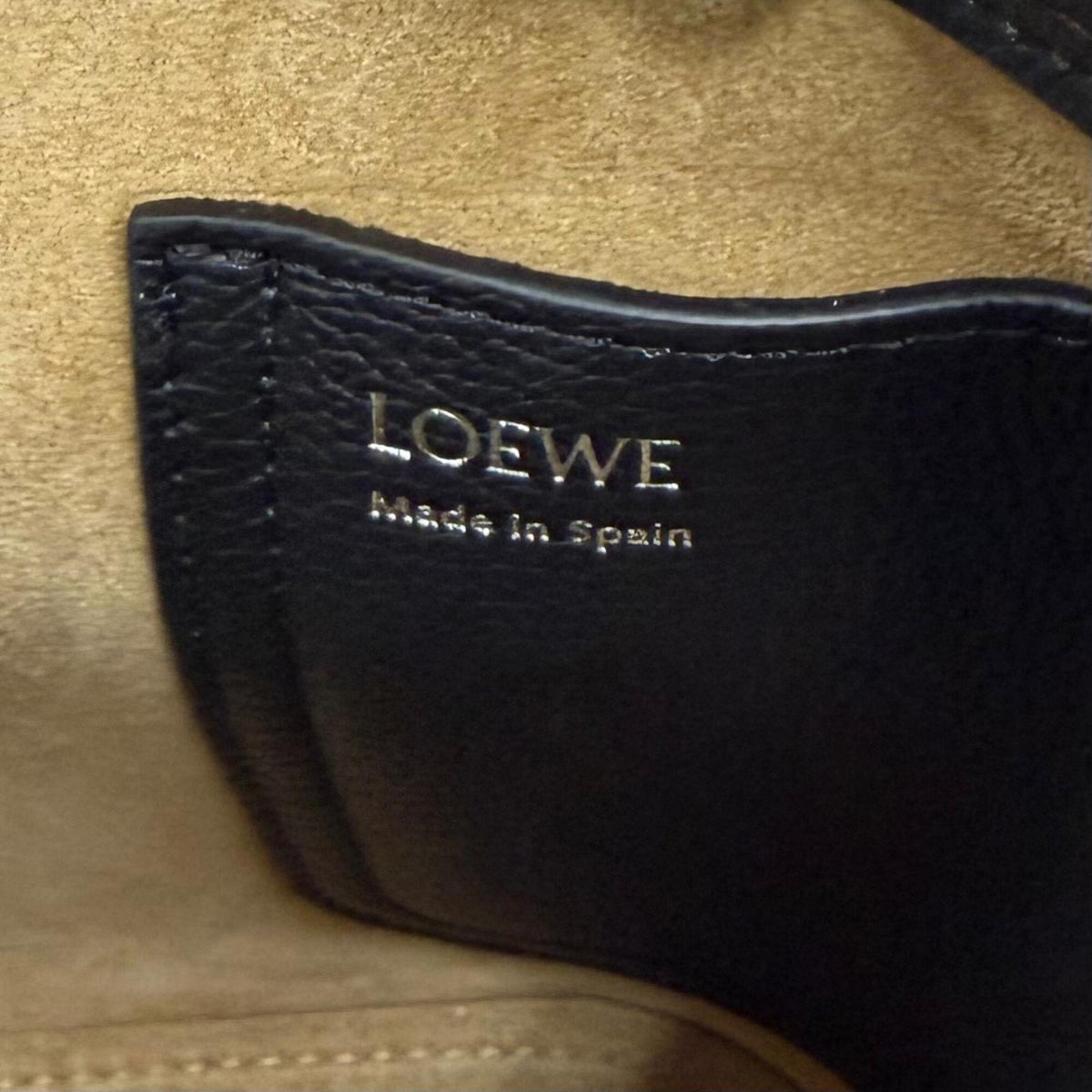 Loewe Black Shoulder Bag (Pre-Owned)