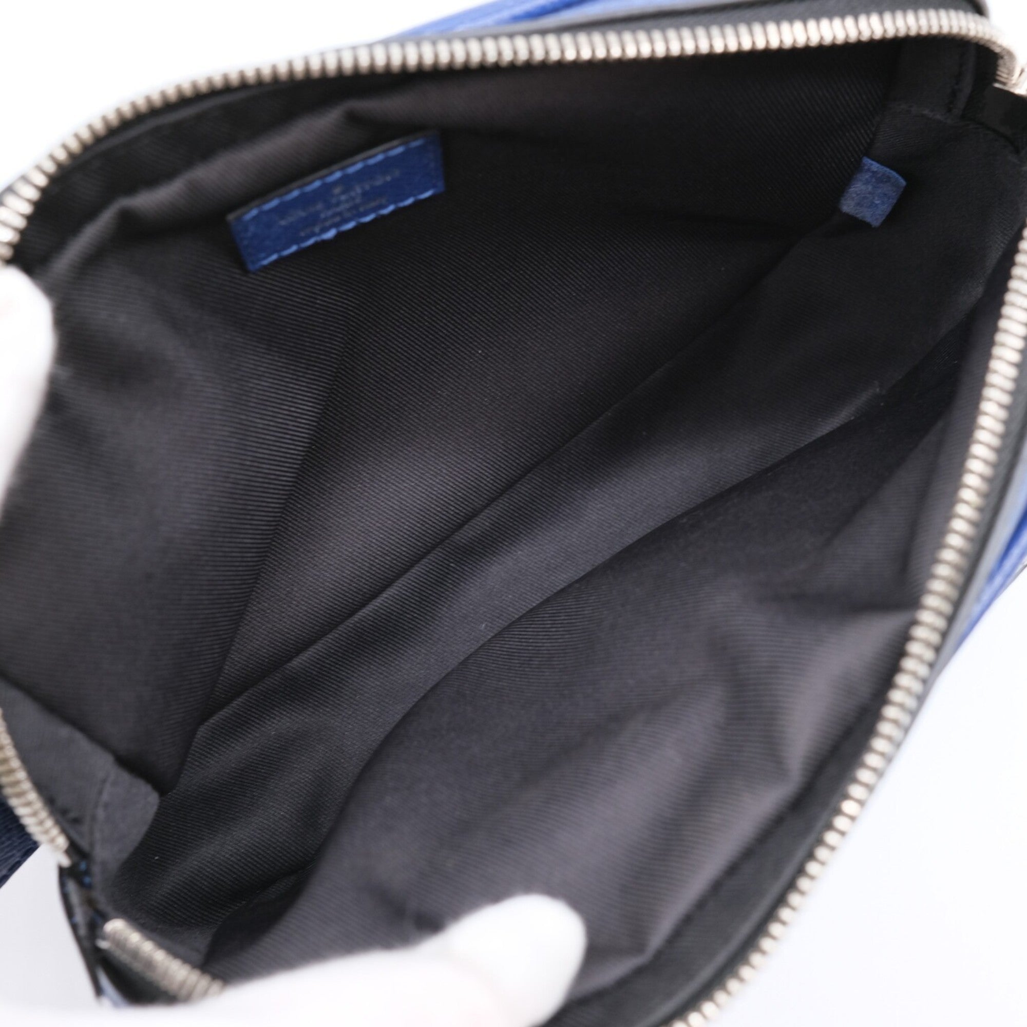 Louis Vuitton Blue Taiga Leather Sling Bag (Pre-Owned)