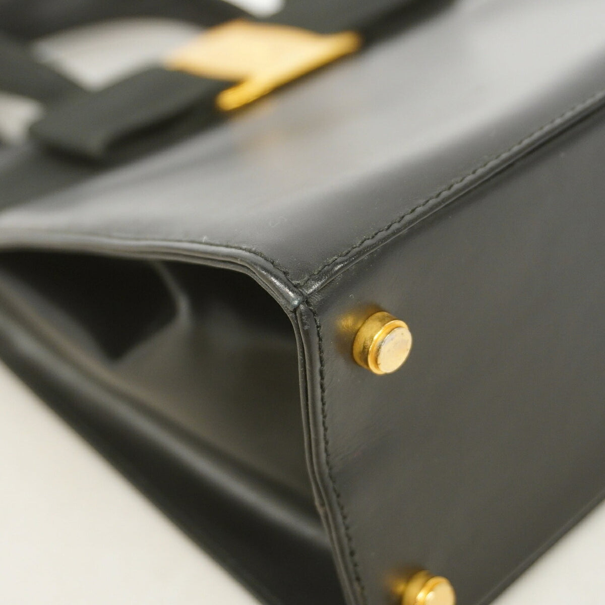 Salvatore Ferragamo Black Leather Handbag (Pre-Owned)
