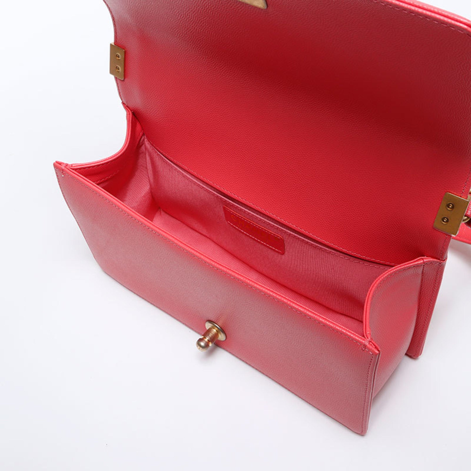 Chanel Pink Shoulder Bag (Pre-Owned)