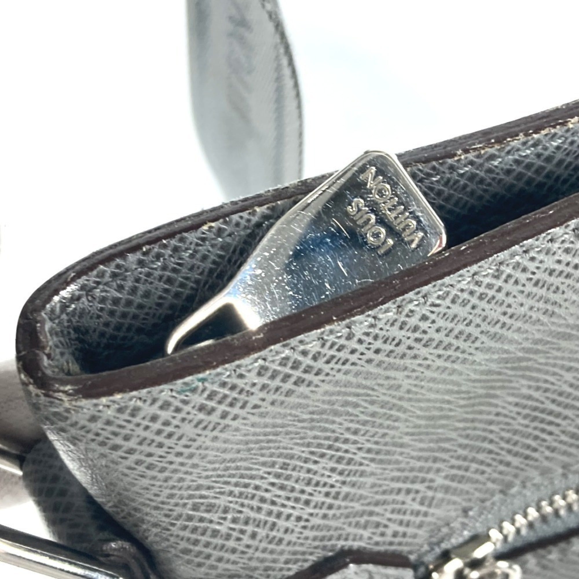 Louis Vuitton Gray Taiga Leather Pochette Shoulder Bag (Pre-Owned)