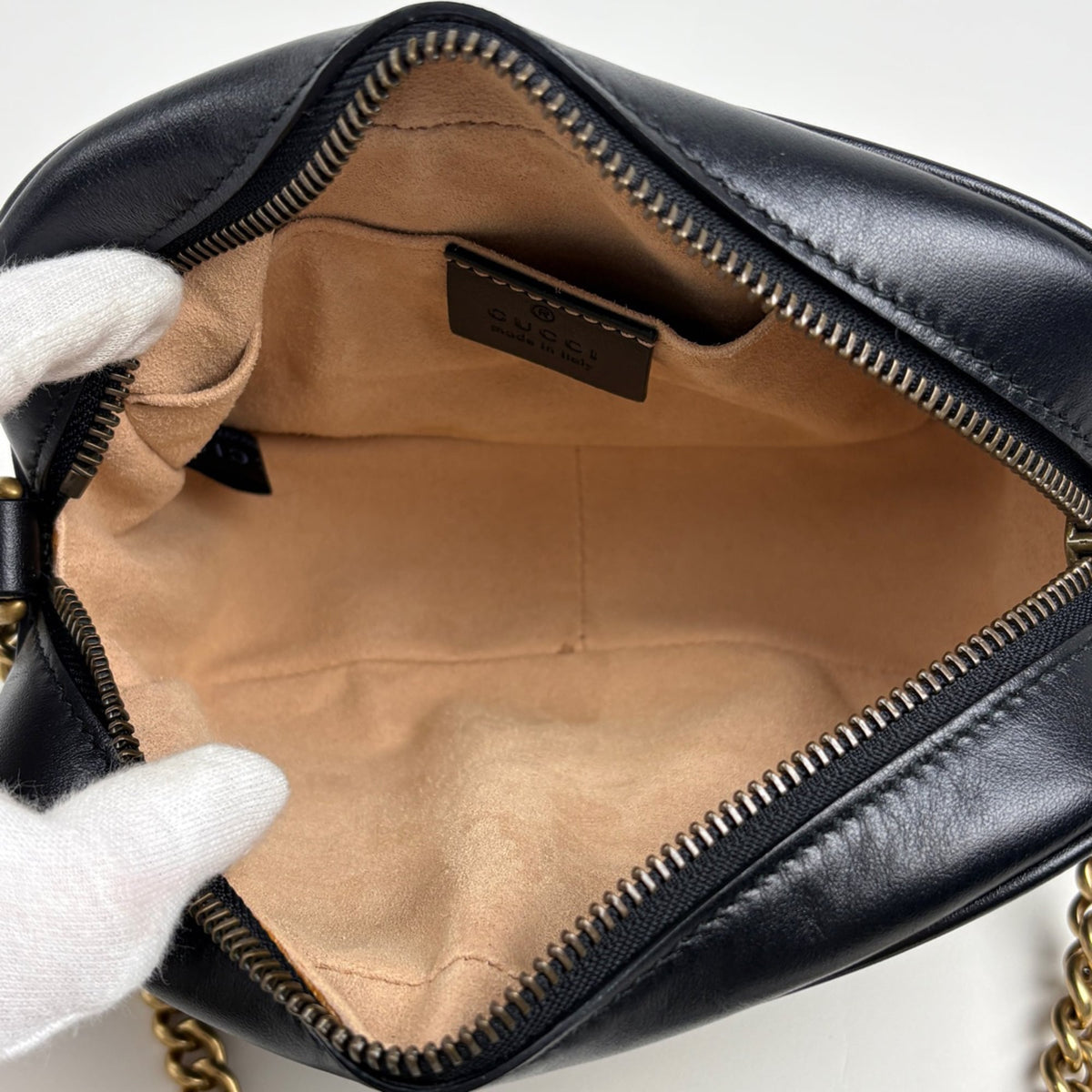 Gucci Gg Marmont Black Leather Shoulder Bag (Pre-Owned)