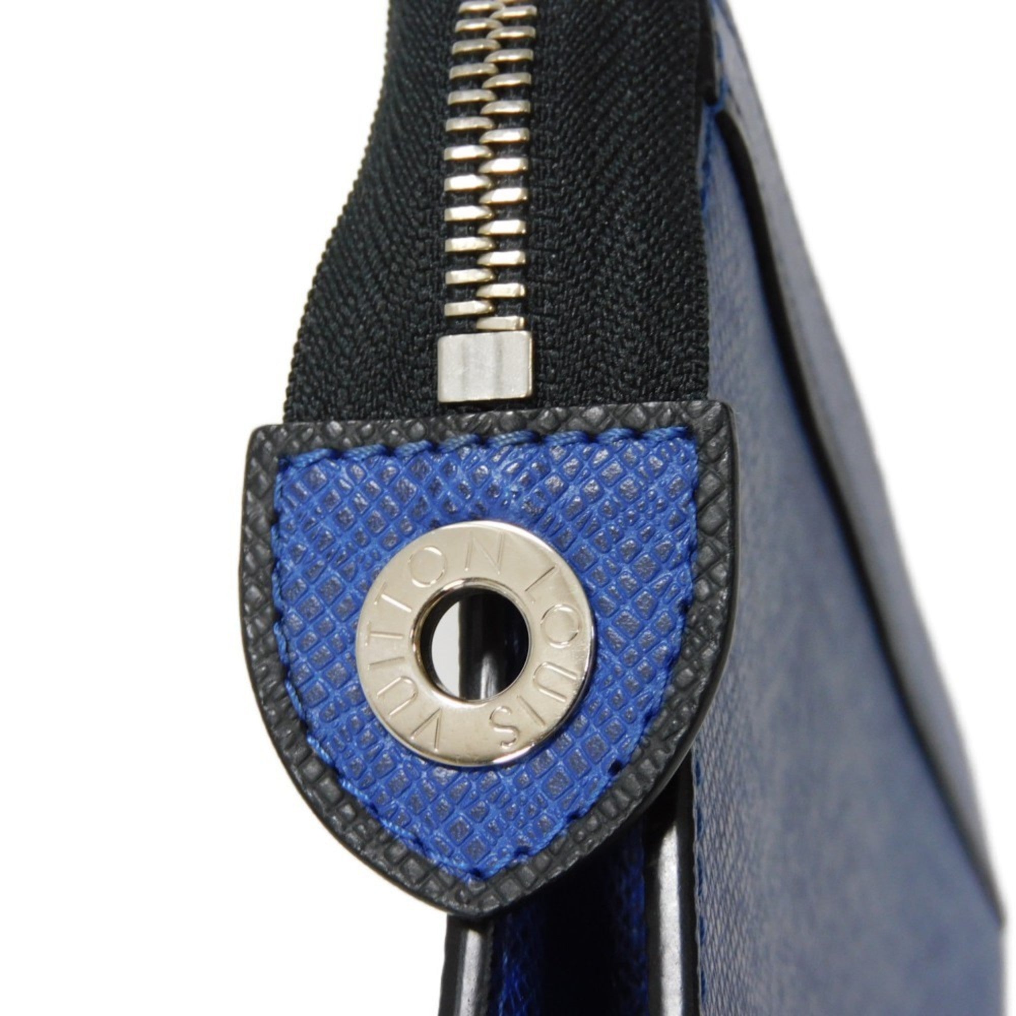 Louis Vuitton Blue Cobalt Taiga Leather Clutch Bag Pochette (Pre-Owned)