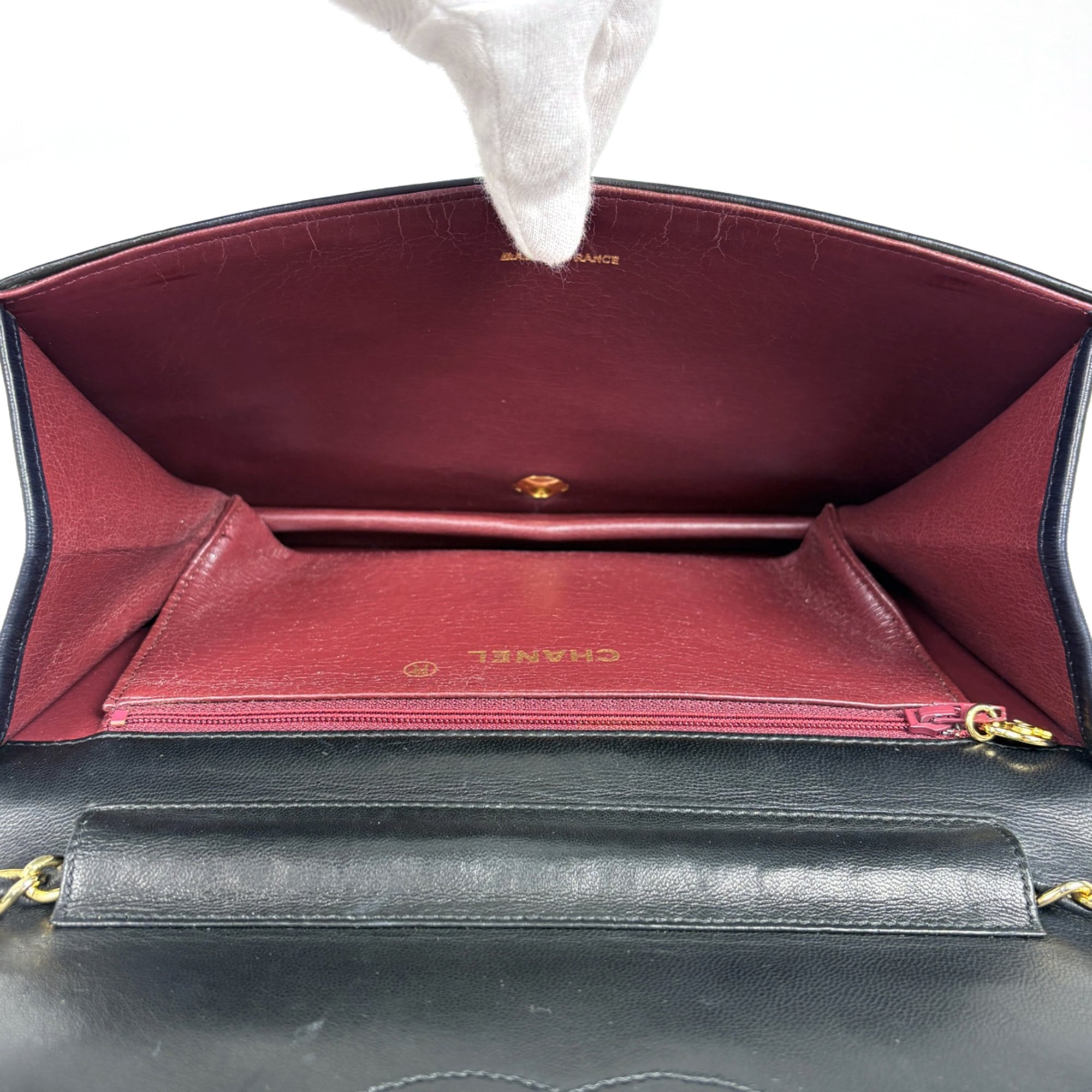 Chanel Black Leather Shoulder Bag (Pre-Owned)