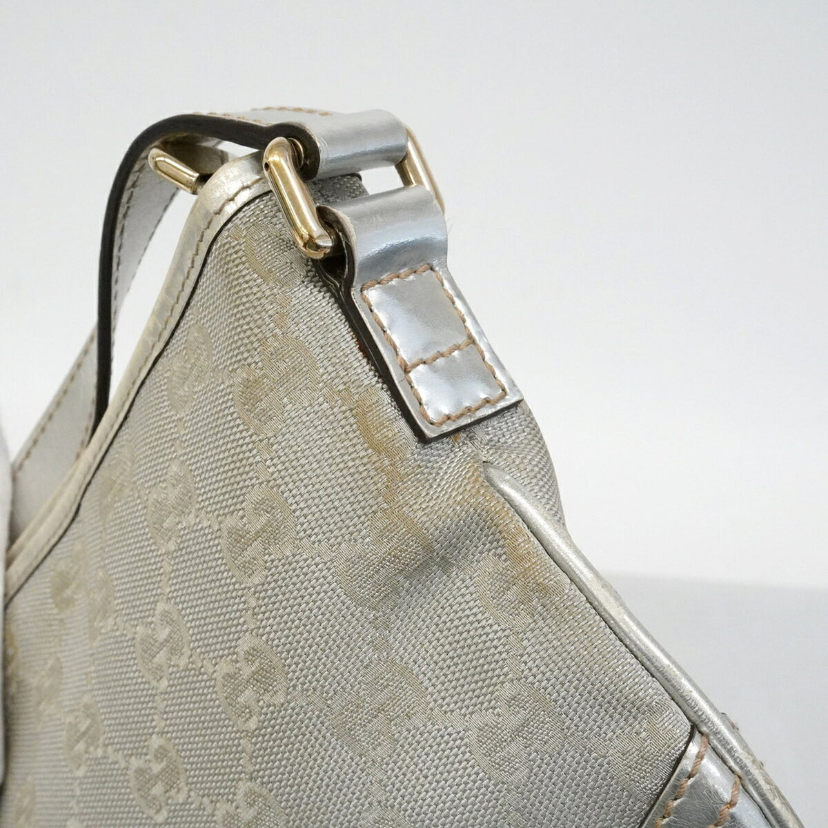 Gucci Silver Canvas Leather Shoulder Bag (Pre-Owned)