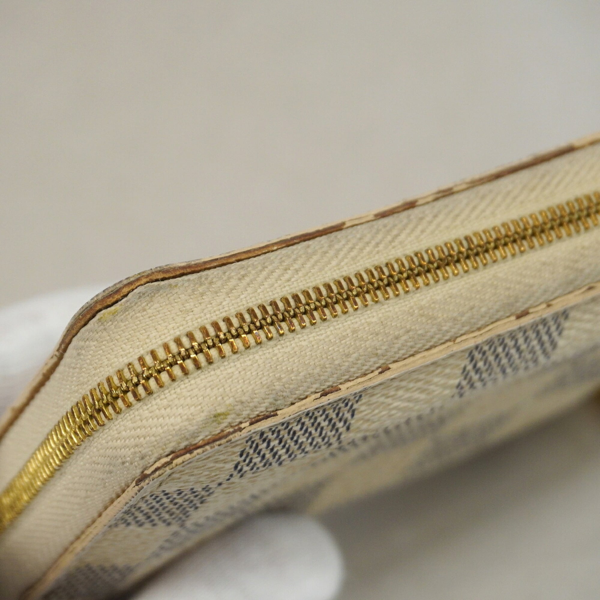 Louis Vuitton White Coin Purse/Coin Case (Pre-Owned)