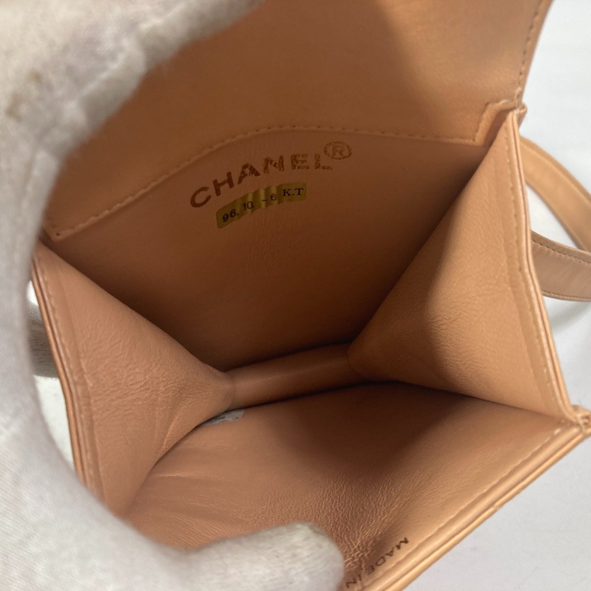 Chanel Pink Leather Shoulder Bag (Pre-Owned)