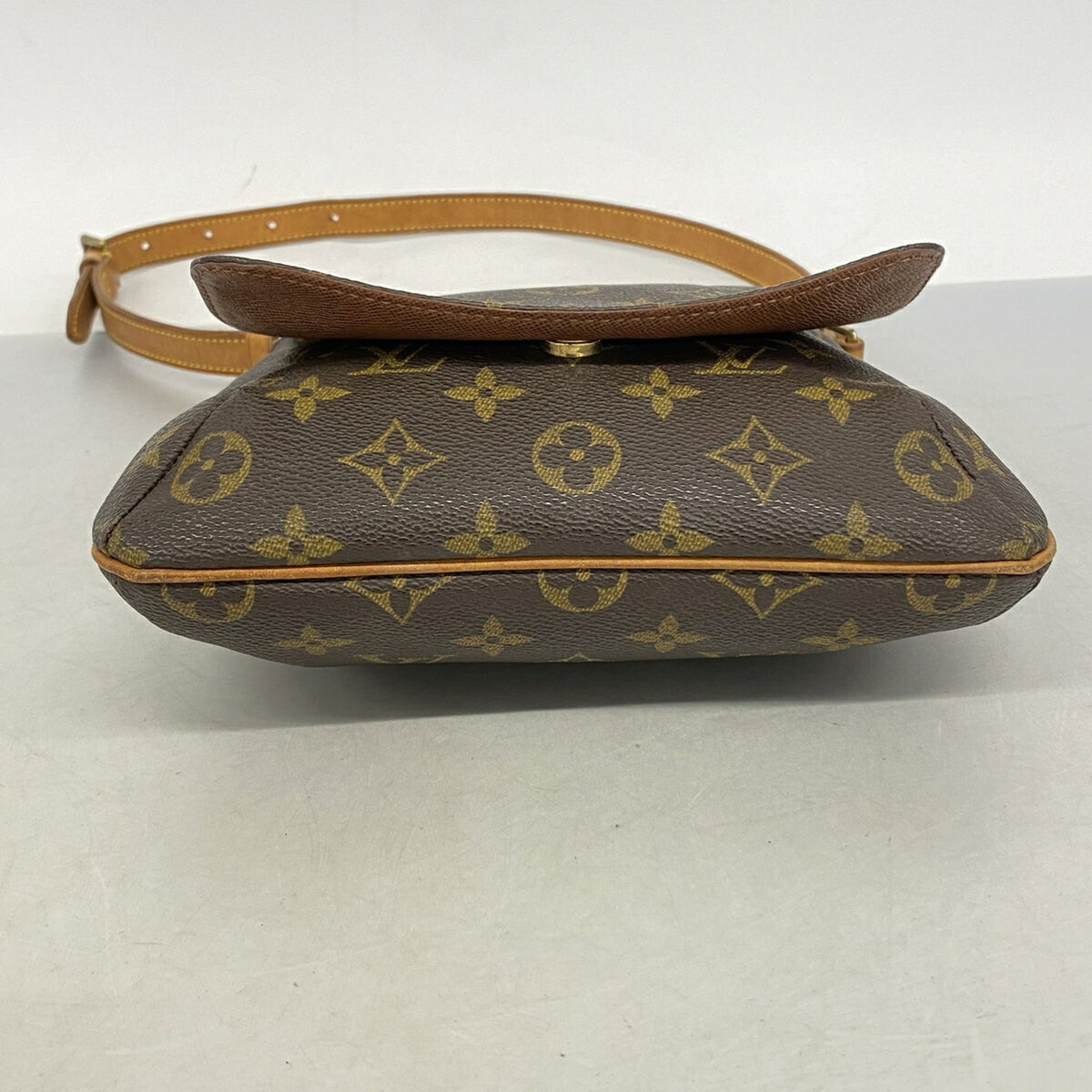 Louis Vuitton Brown Shoulder Bag (Pre-Owned)