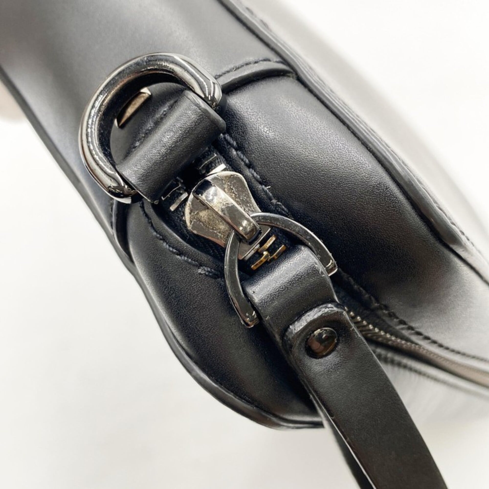 Valentino Garavani Black Leather Shoulder Bag (Pre-Owned)