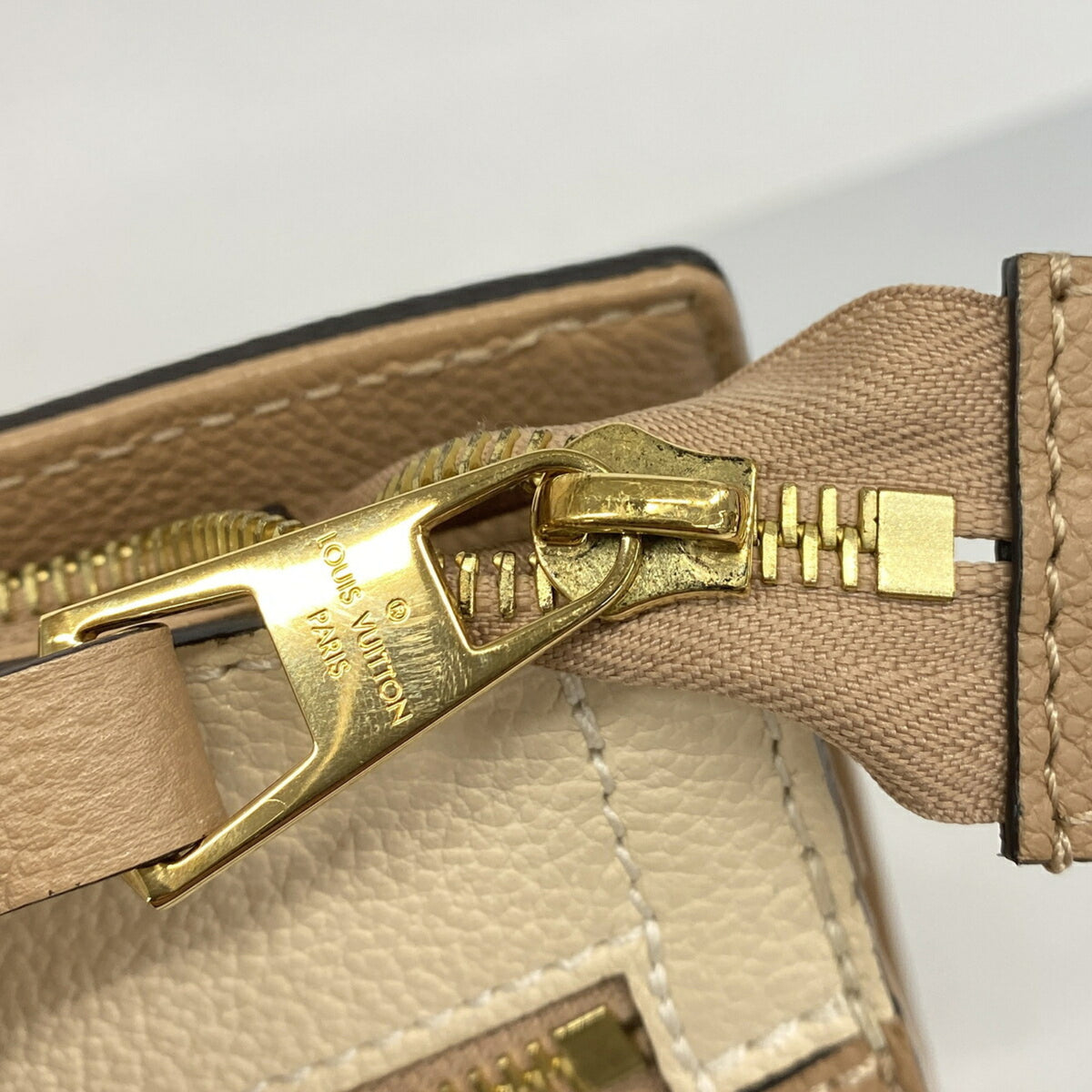 Louis Vuitton Beige Handbag (Pre-Owned)