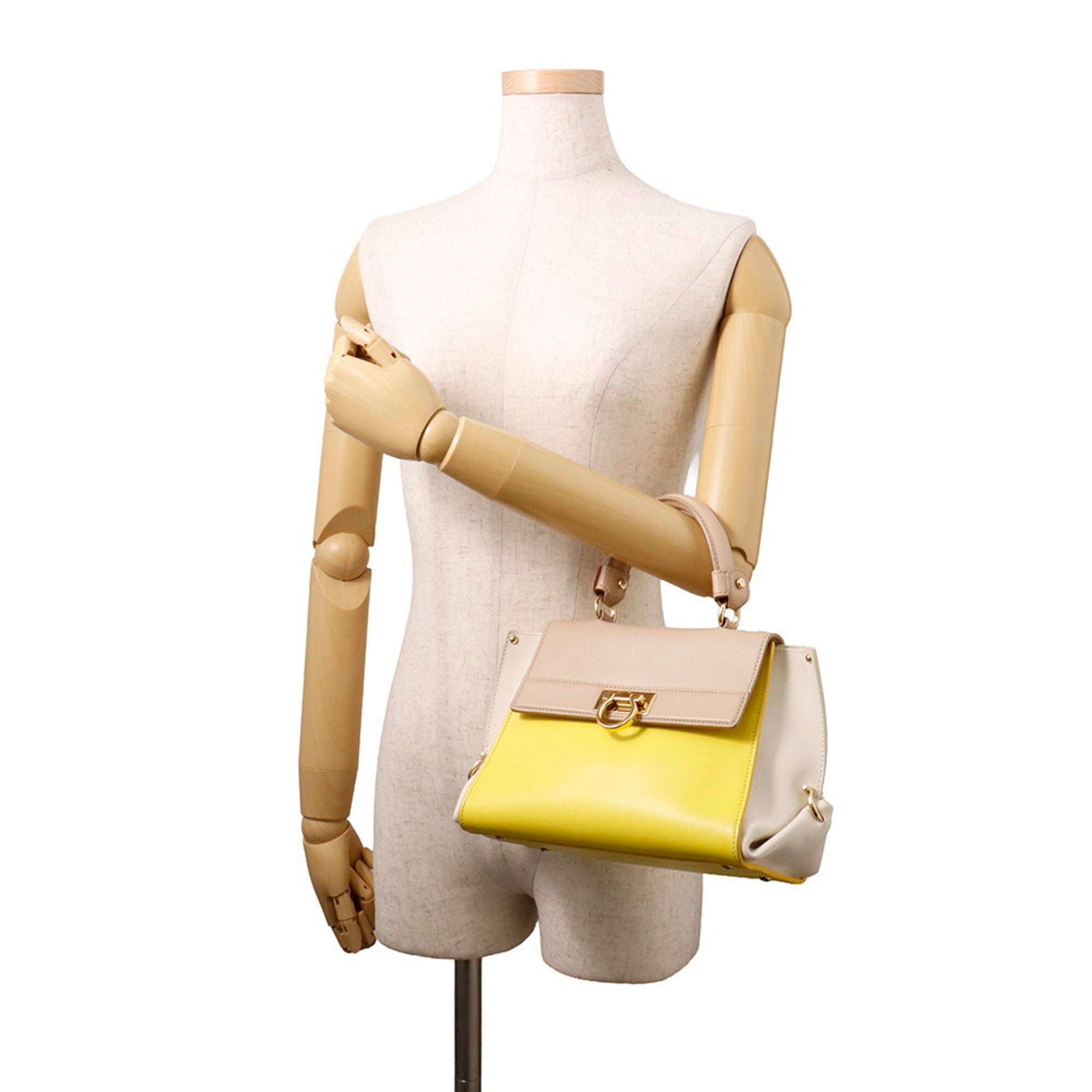 Salvatore Ferragamo Beige Leather Handbag (Pre-Owned)
