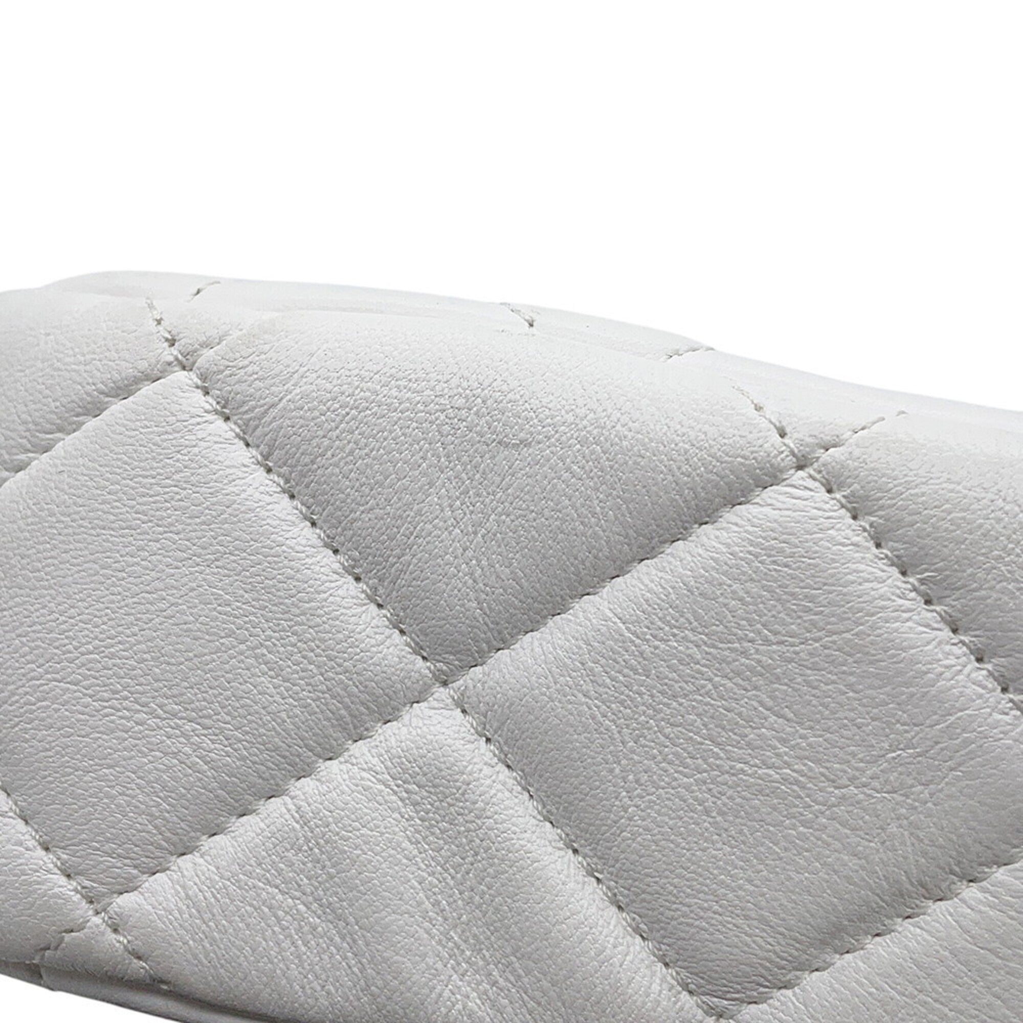 Chanel White Handbag Shoulder Bag (Pre-Owned)