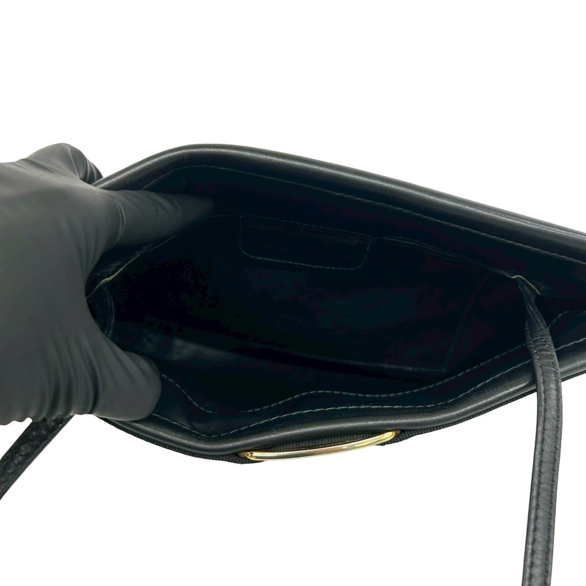 Salvatore Ferragamo Black Leather Pochette Shoulder Bag (Pre-Owned)