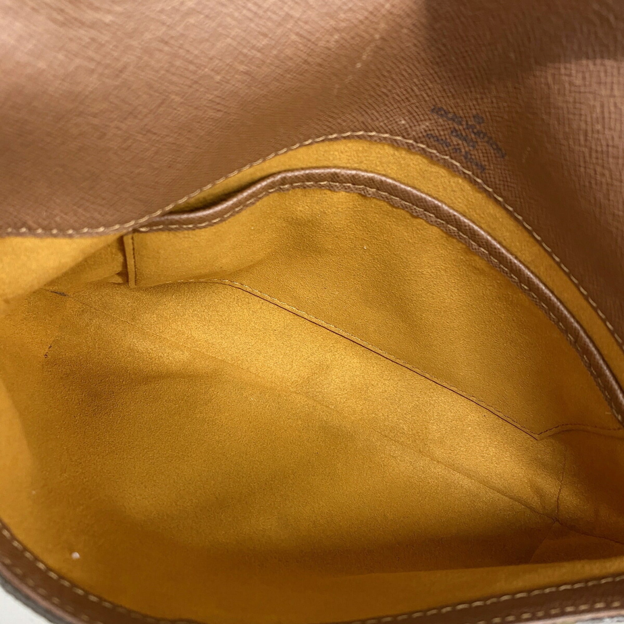 Louis Vuitton Brown Shoulder Bag (Pre-Owned)