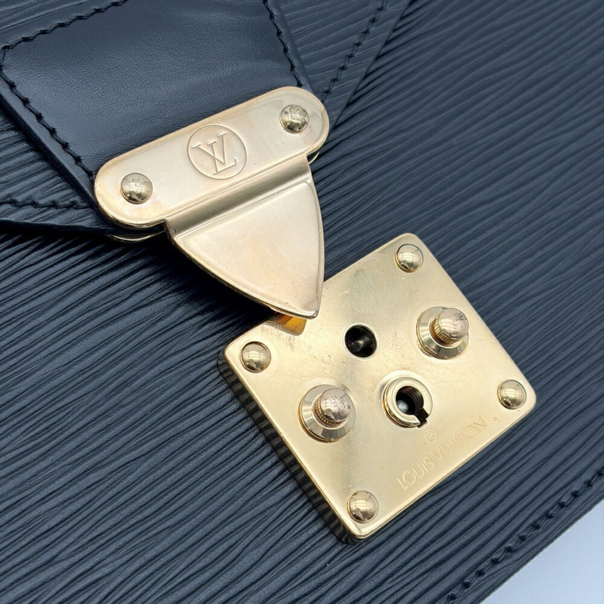 Louis Vuitton Noir Epi Leather Clutch Bag Pochette (Pre-Owned)