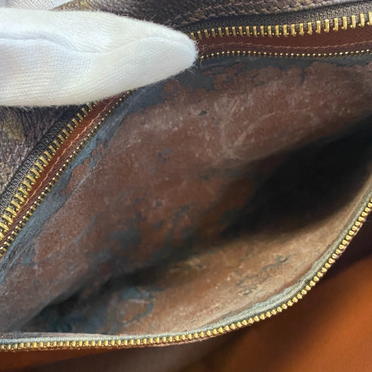 Louis Vuitton Brown Leather Shoulder Bag (Pre-Owned)