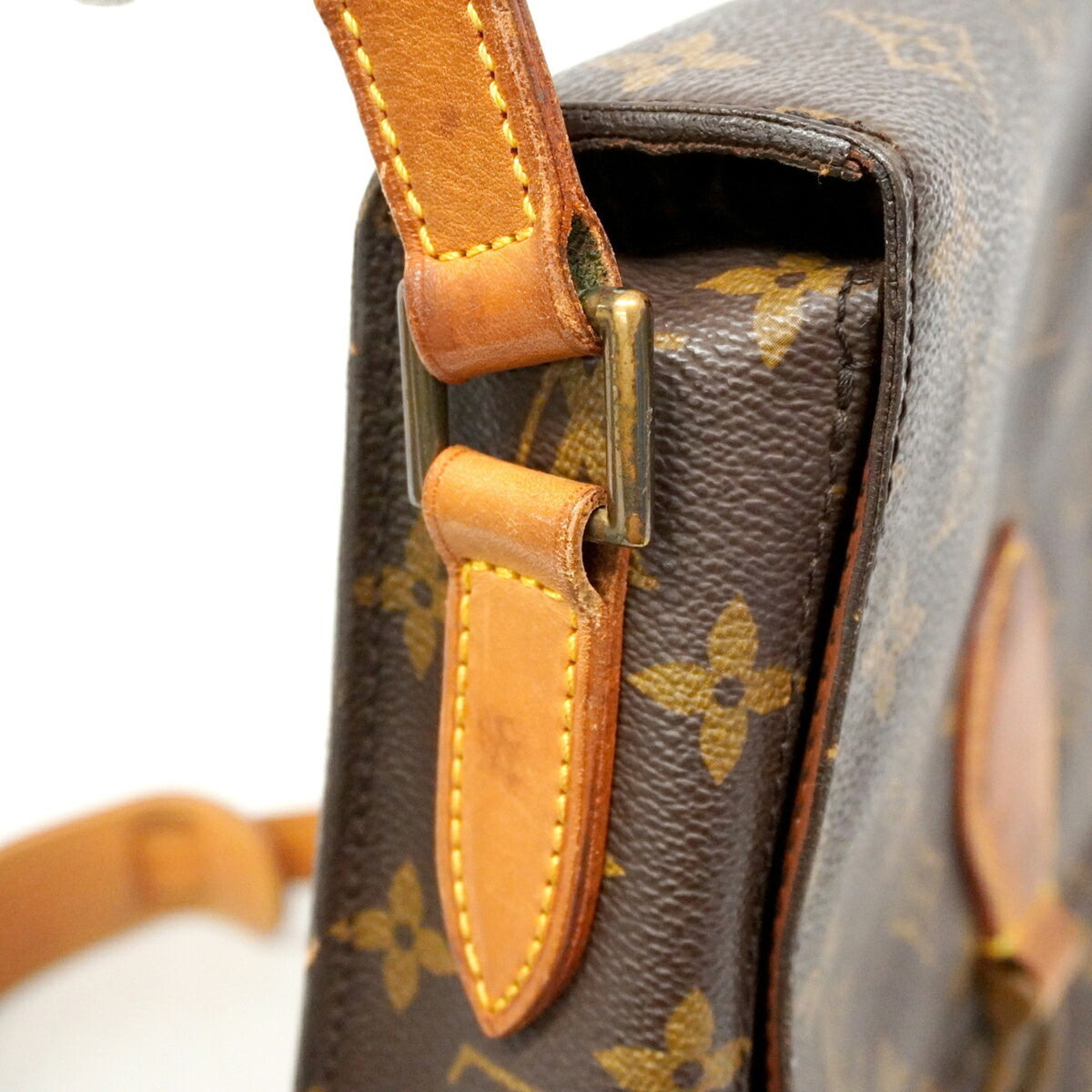 Louis Vuitton Brown Shoulder Bag (Pre-Owned)