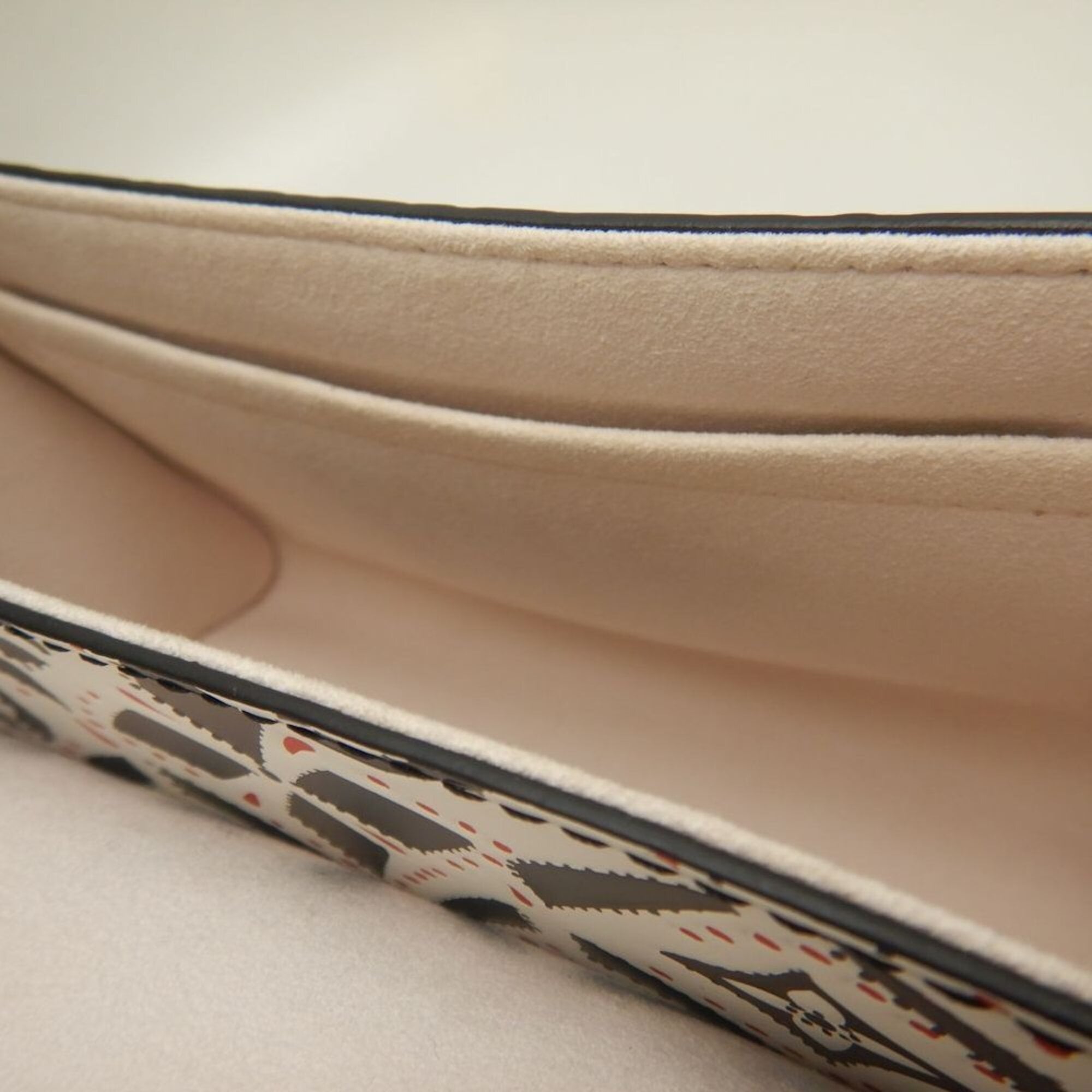 Louis Vuitton Black White Leather Shoulder Bag (Pre-Owned)