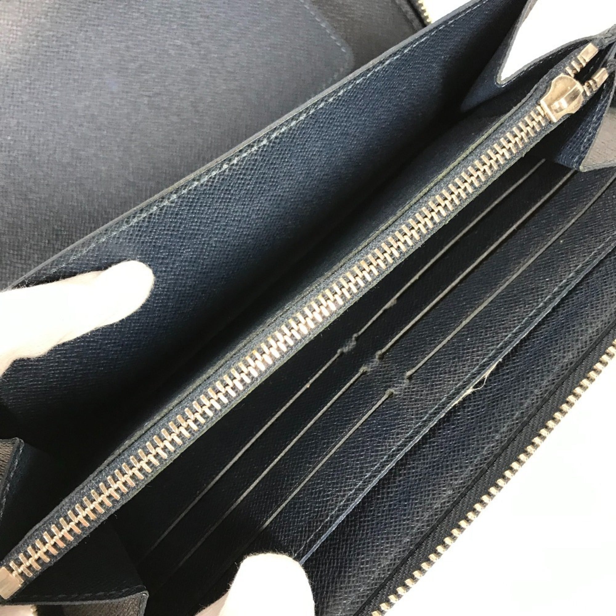 Louis Vuitton Taiga Blue Taiga Leather Long Wallet (Bi-Fold) (Pre-Owned)