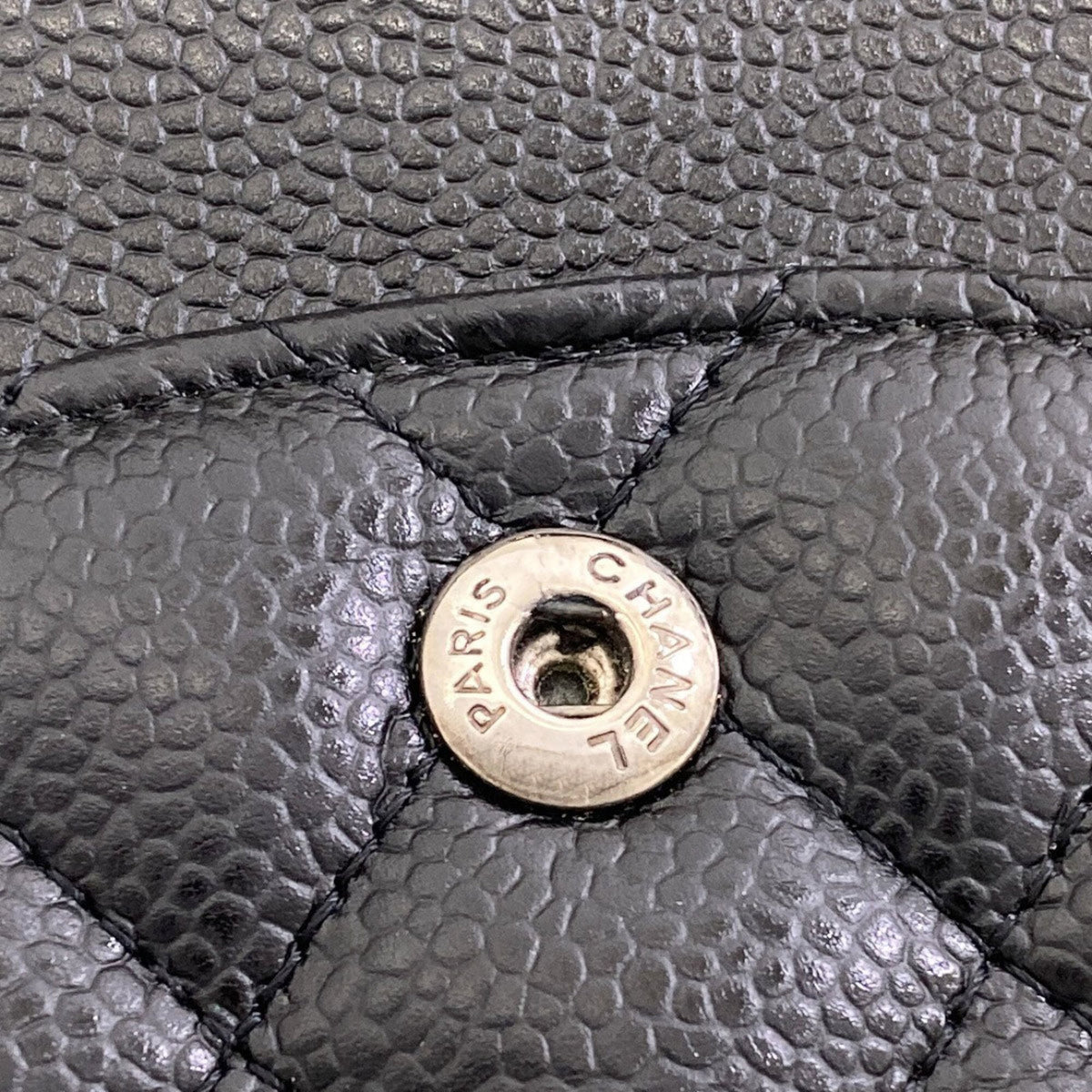 Chanel Matelasse Black Leather Shoulder Bag (Pre-Owned)
