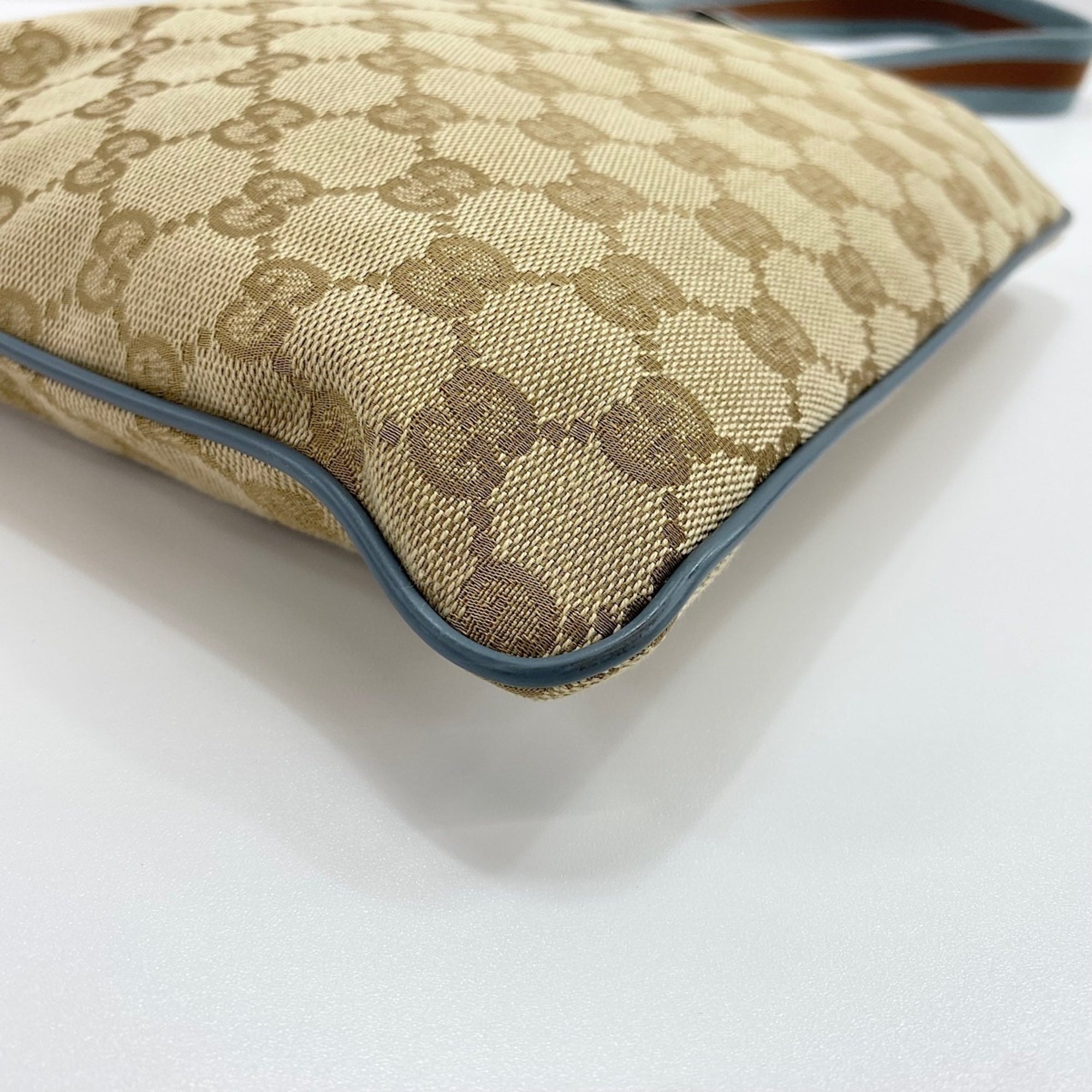 Gucci Beige Shoulder Bag (Pre-Owned)