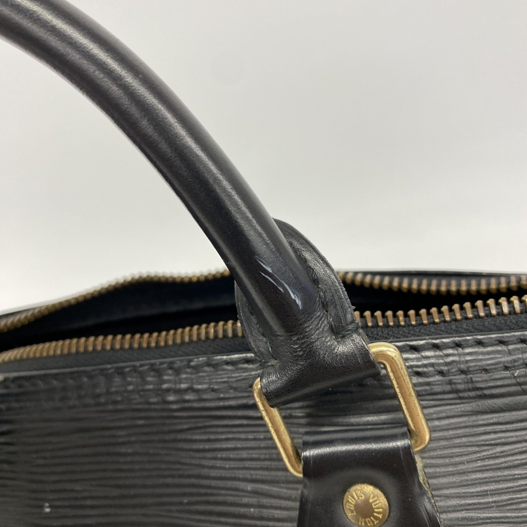 Louis Vuitton Noir Handbag (Pre-Owned)