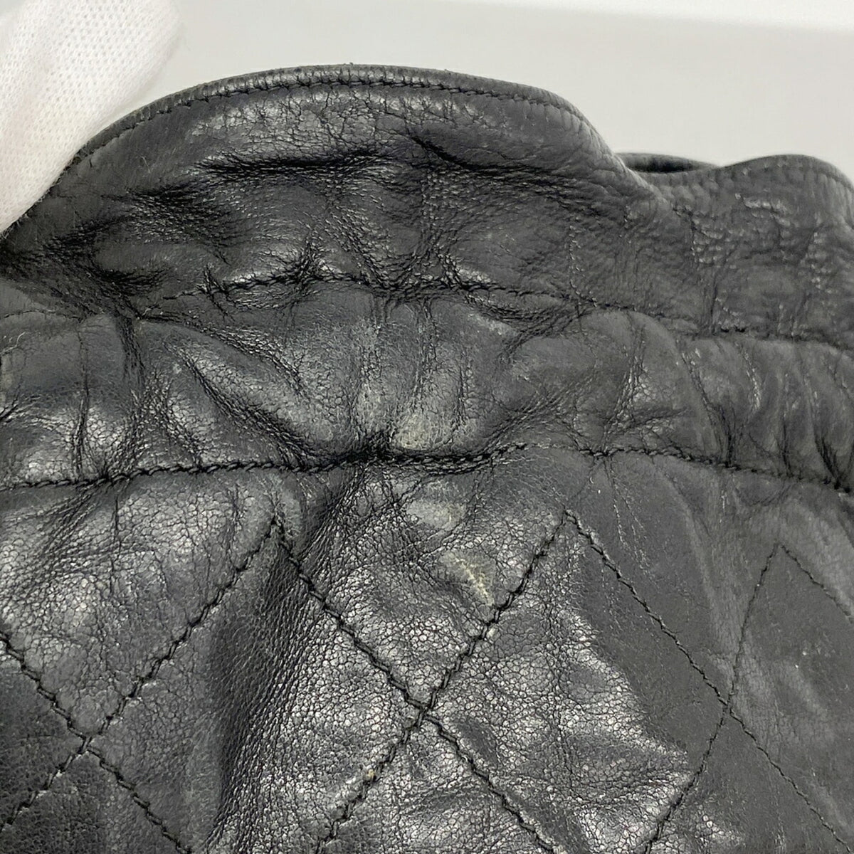Chanel Black Leather Shoulder Bag (Pre-Owned)