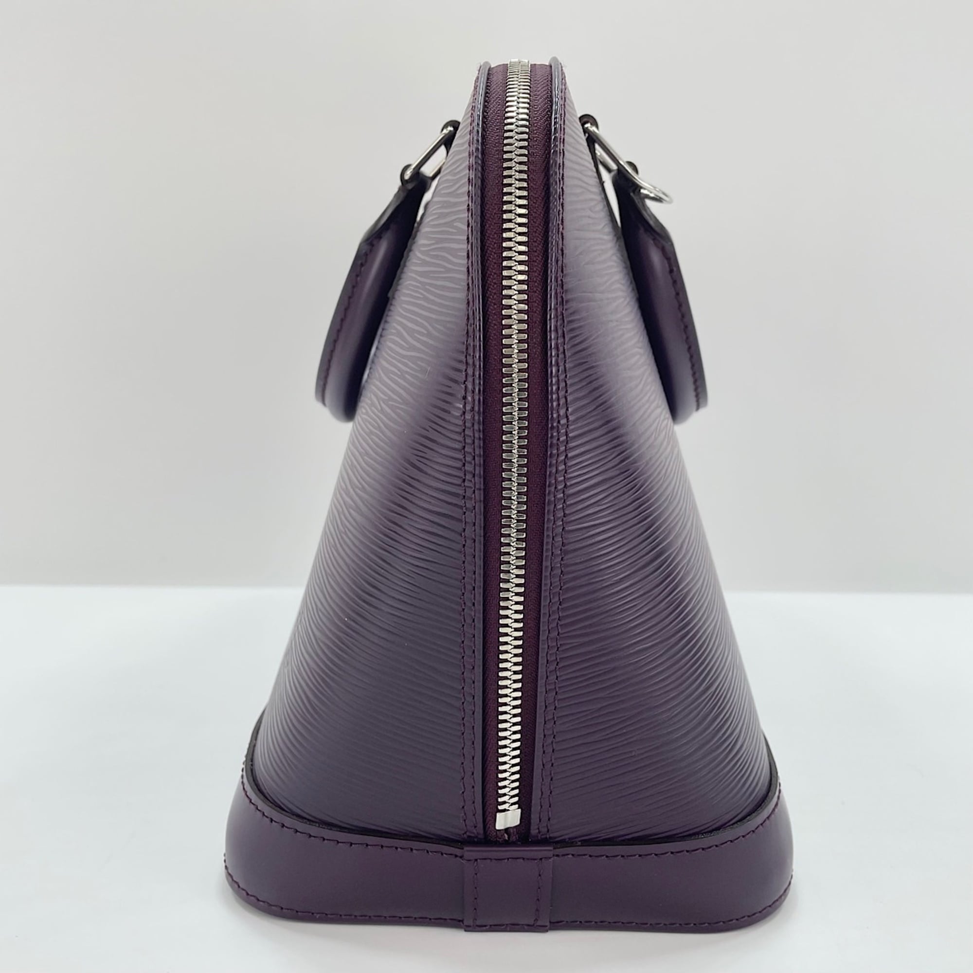 Louis Vuitton Purple Handbag (Pre-Owned)