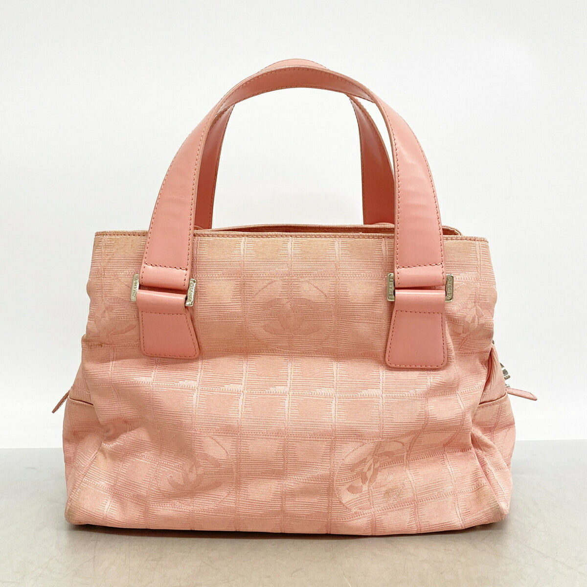 Chanel Pink Nylon Handbag (Pre-Owned)