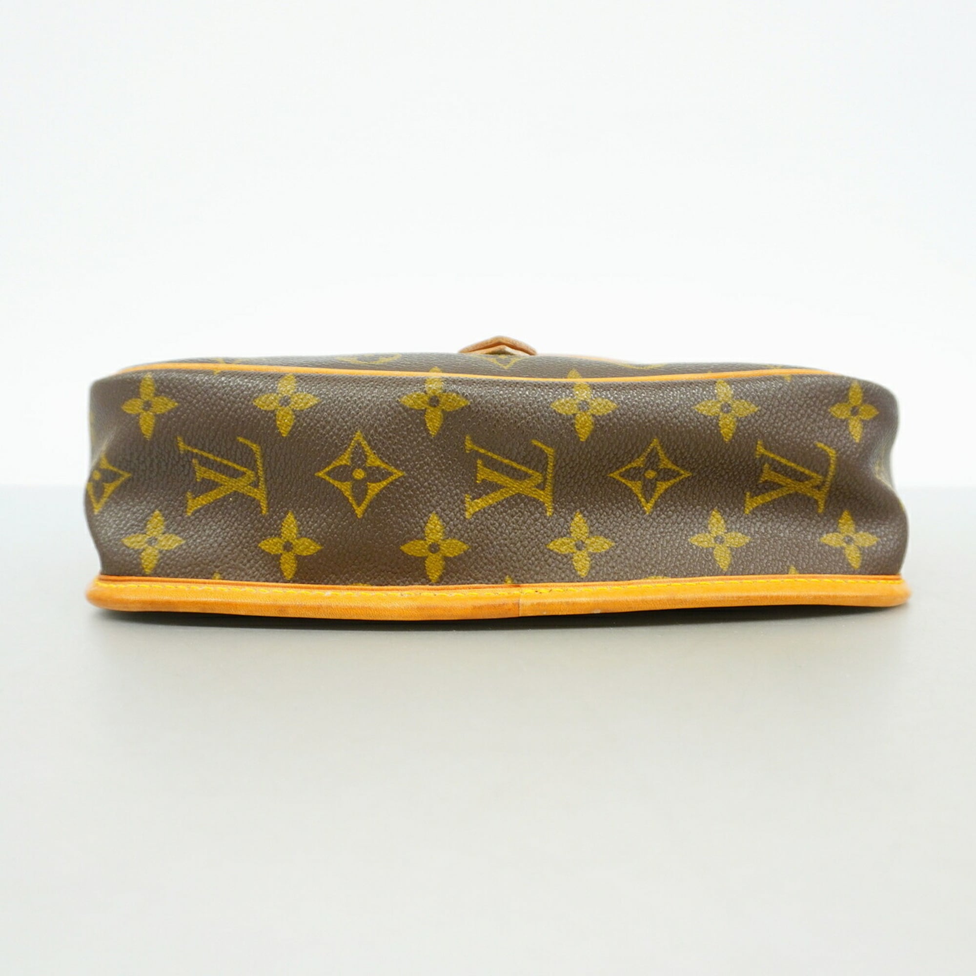 Louis Vuitton Brown Shoulder Bag (Pre-Owned)