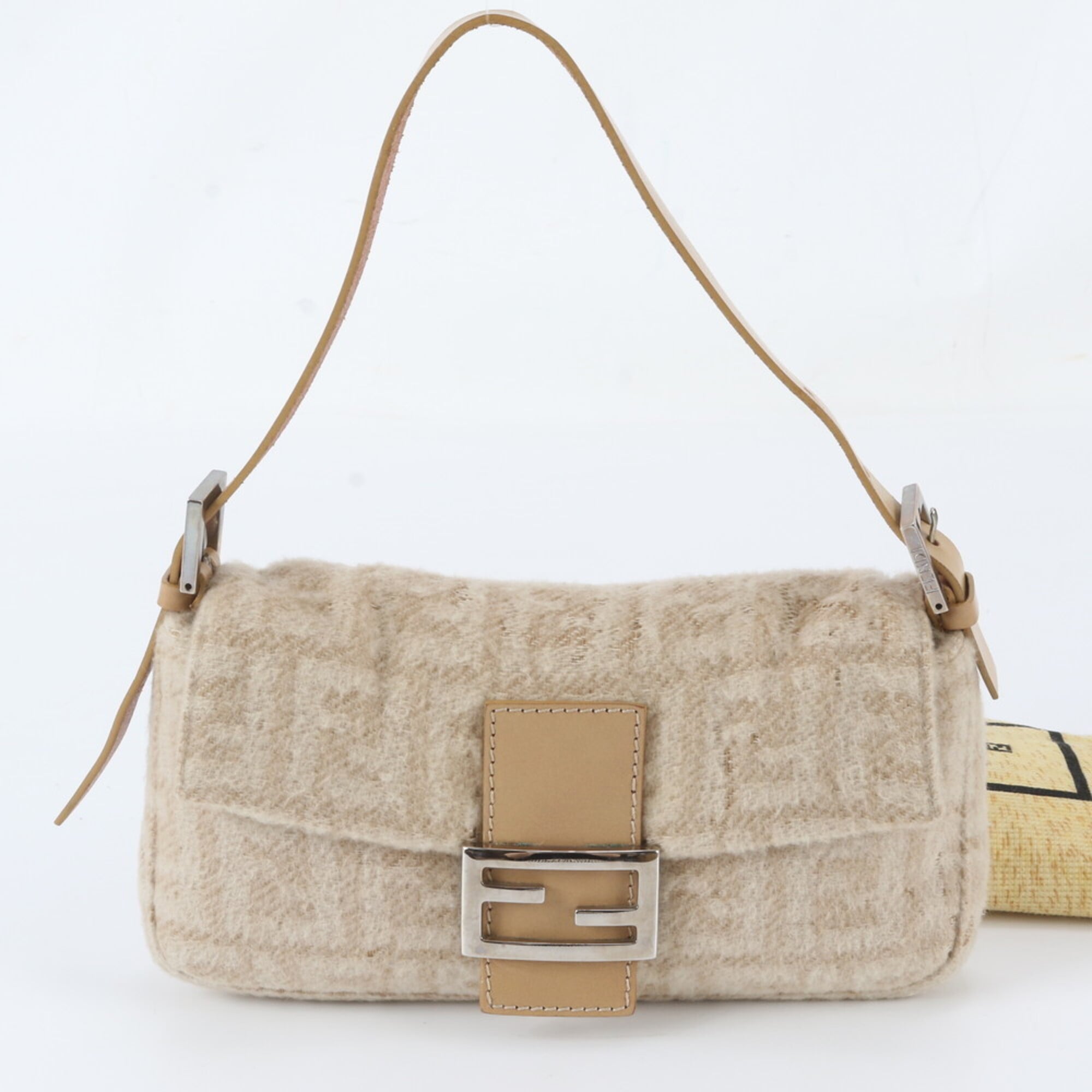 Fendi Beige Ivory Leather Shoulder Bag (Pre-Owned)
