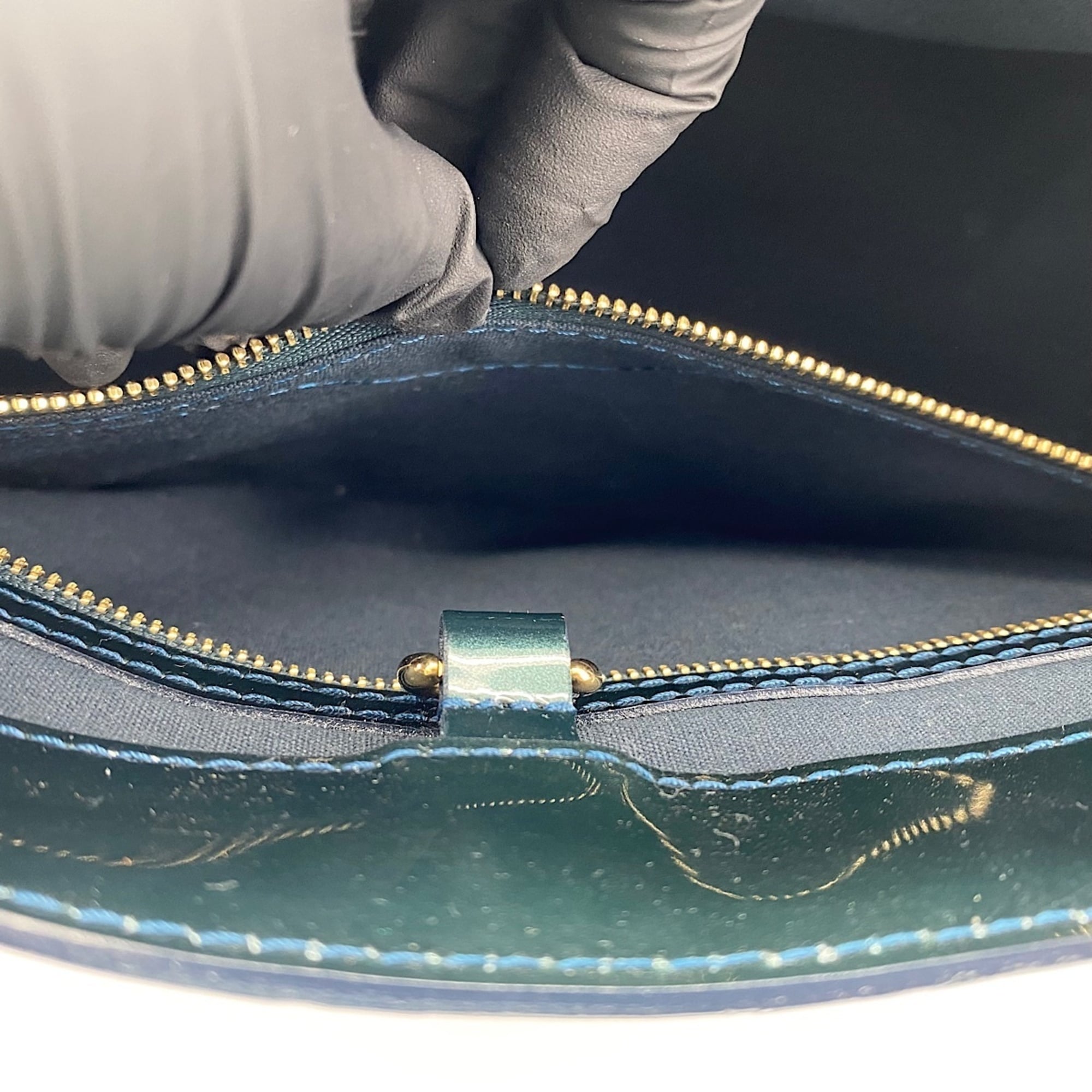 Louis Vuitton Green Handbag (Pre-Owned)