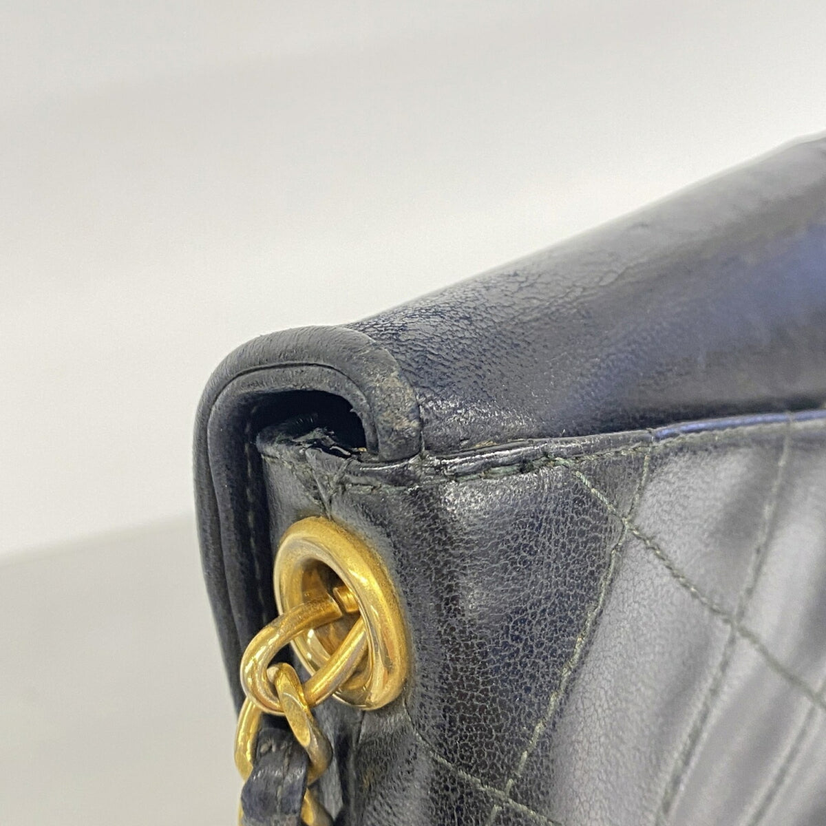 Chanel Black Leather Shoulder Bag (Pre-Owned)