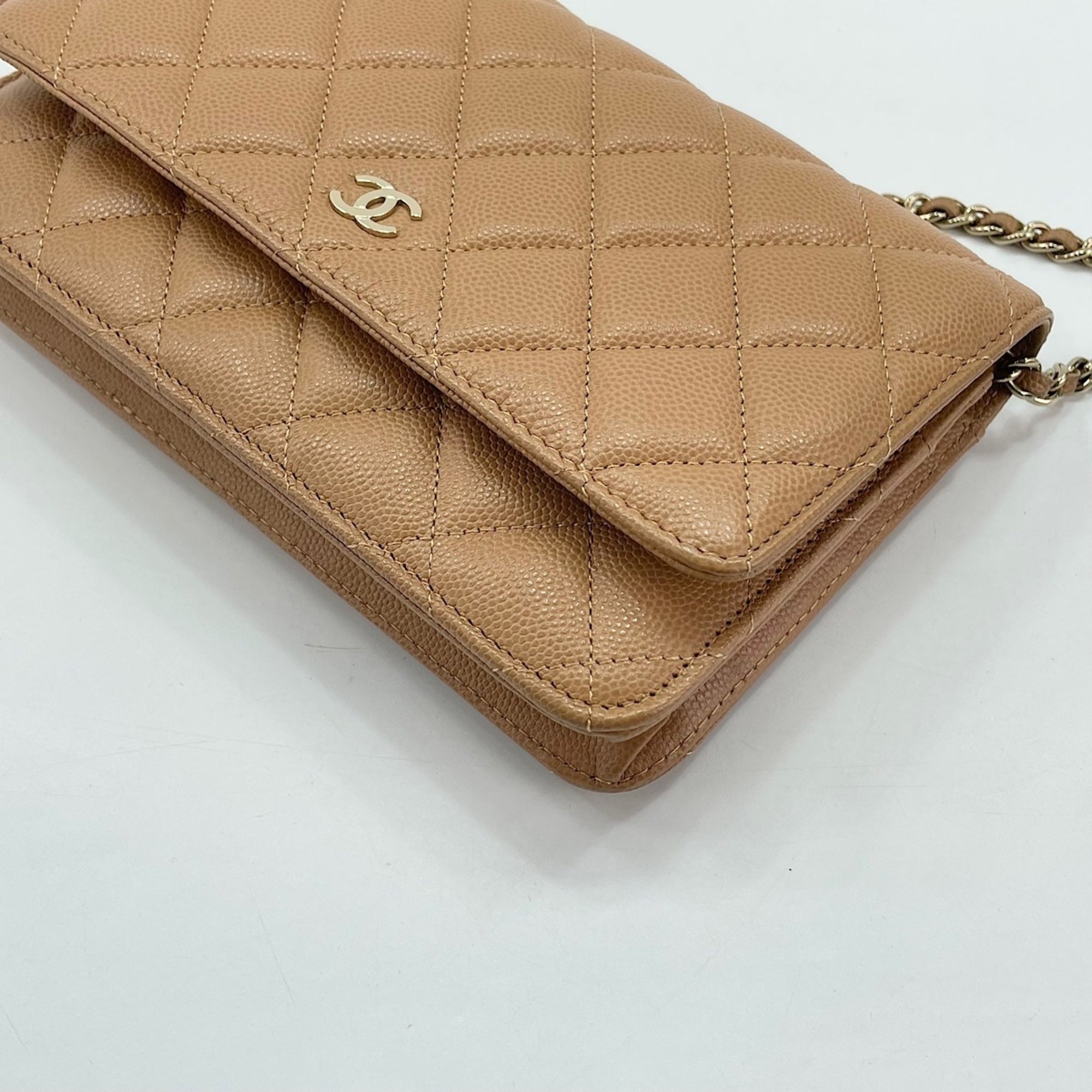 Chanel Beige Shoulder Bag (Pre-Owned)