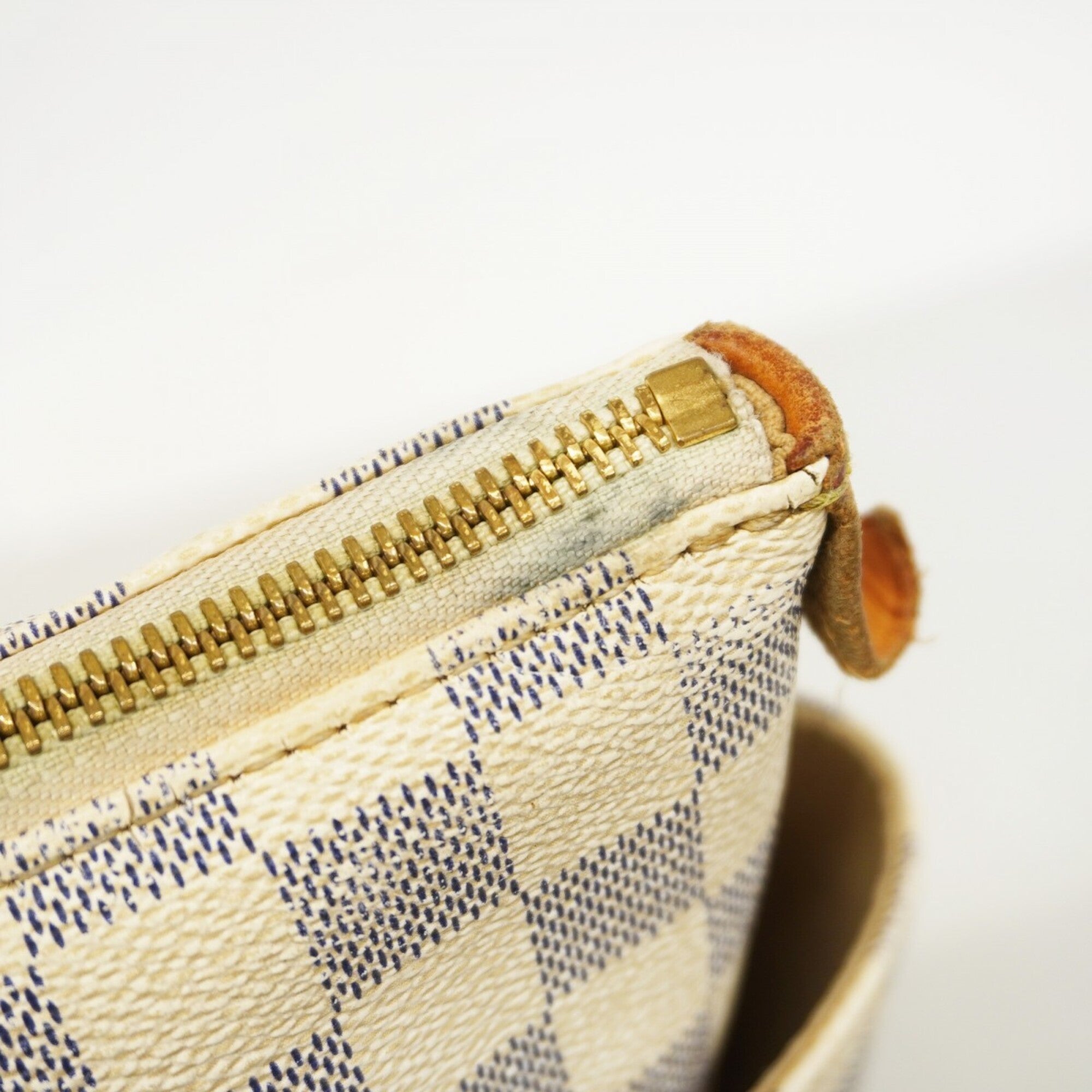 Louis Vuitton White Tote Bag (Pre-Owned)