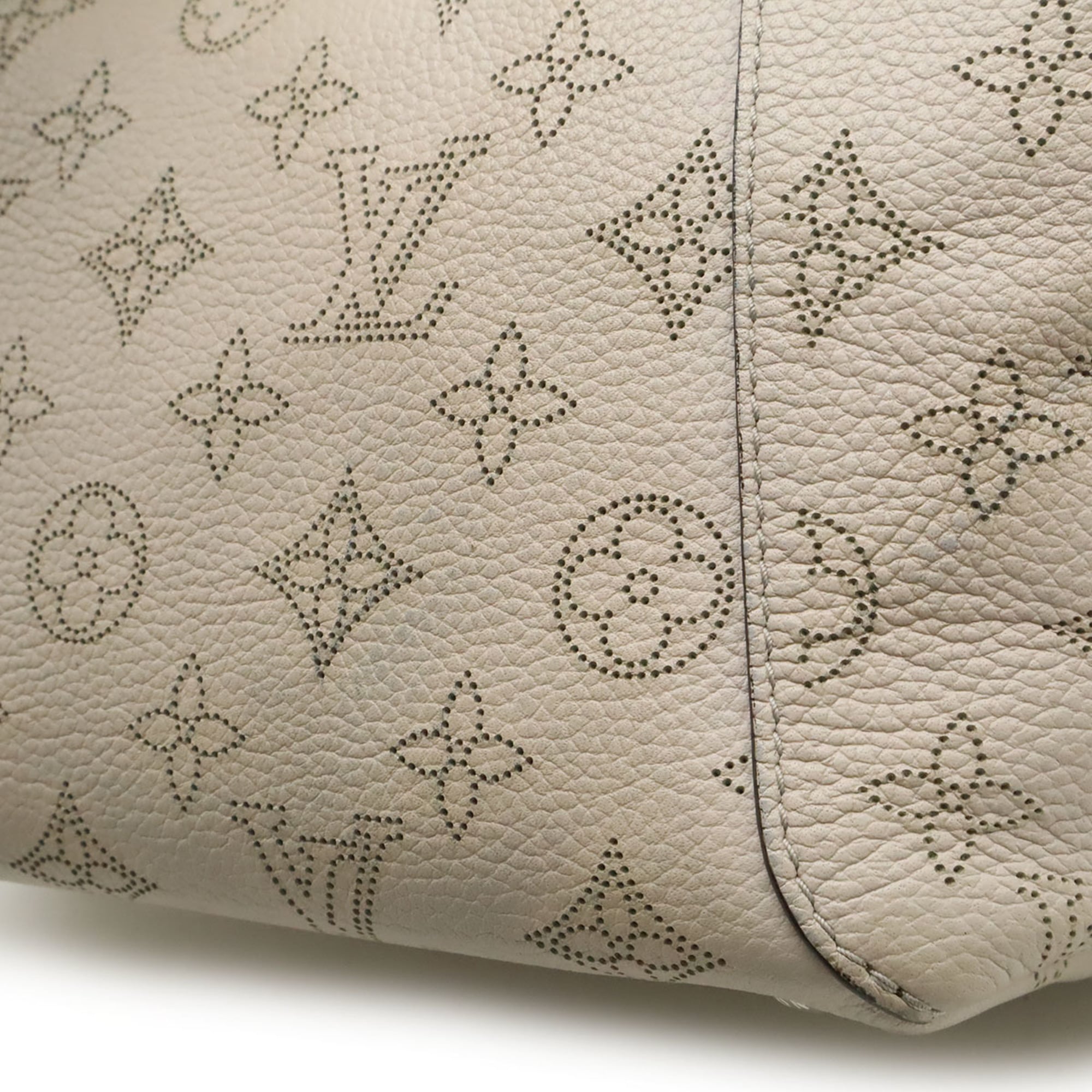 Louis Vuitton Light Beige Mahina Leather Handbag Pouch Shoulder Bag (Pre-Owned)