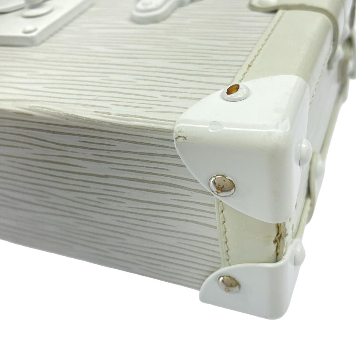 Louis Vuitton White Leather Shoulder Bag (Pre-Owned)