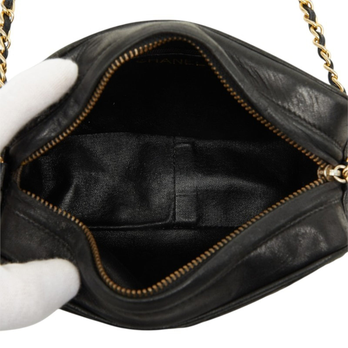Chanel Matelasse Black Leather Shoulder Bag (Pre-Owned)