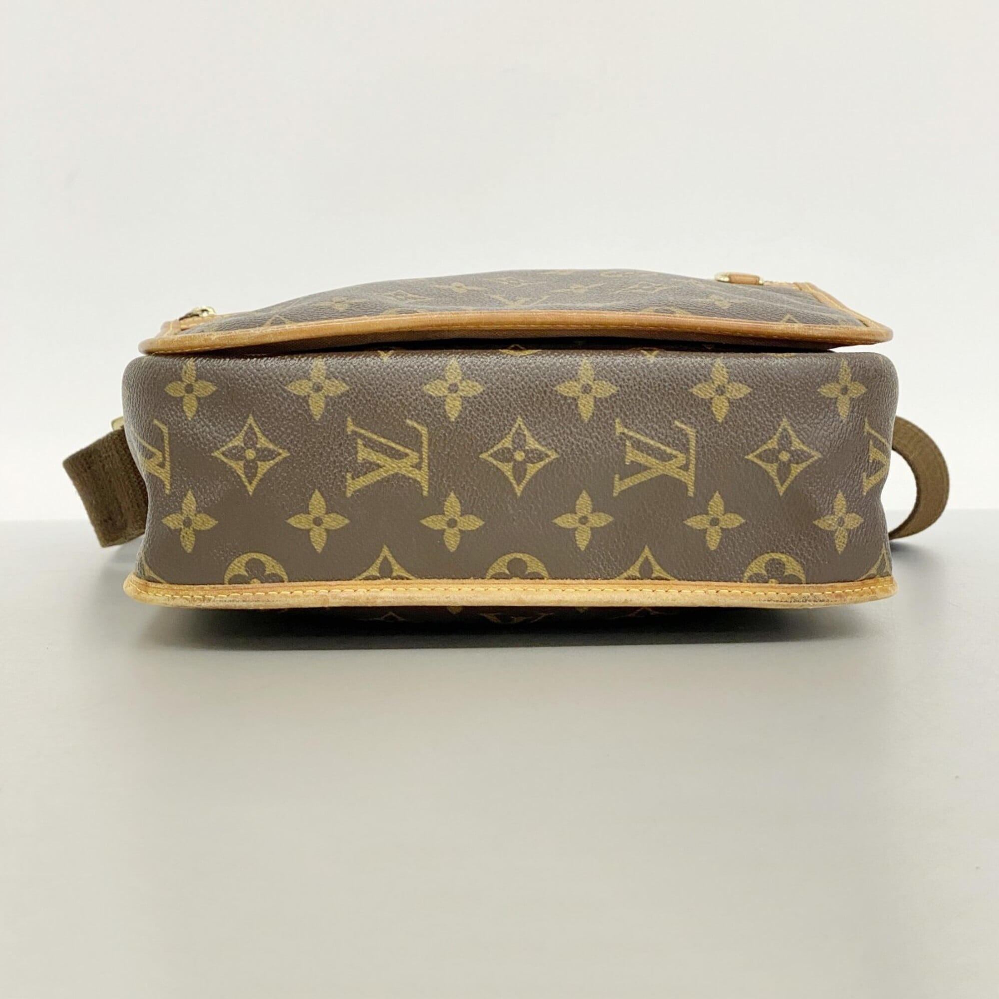 Louis Vuitton Brown Shoulder Bag (Pre-Owned)