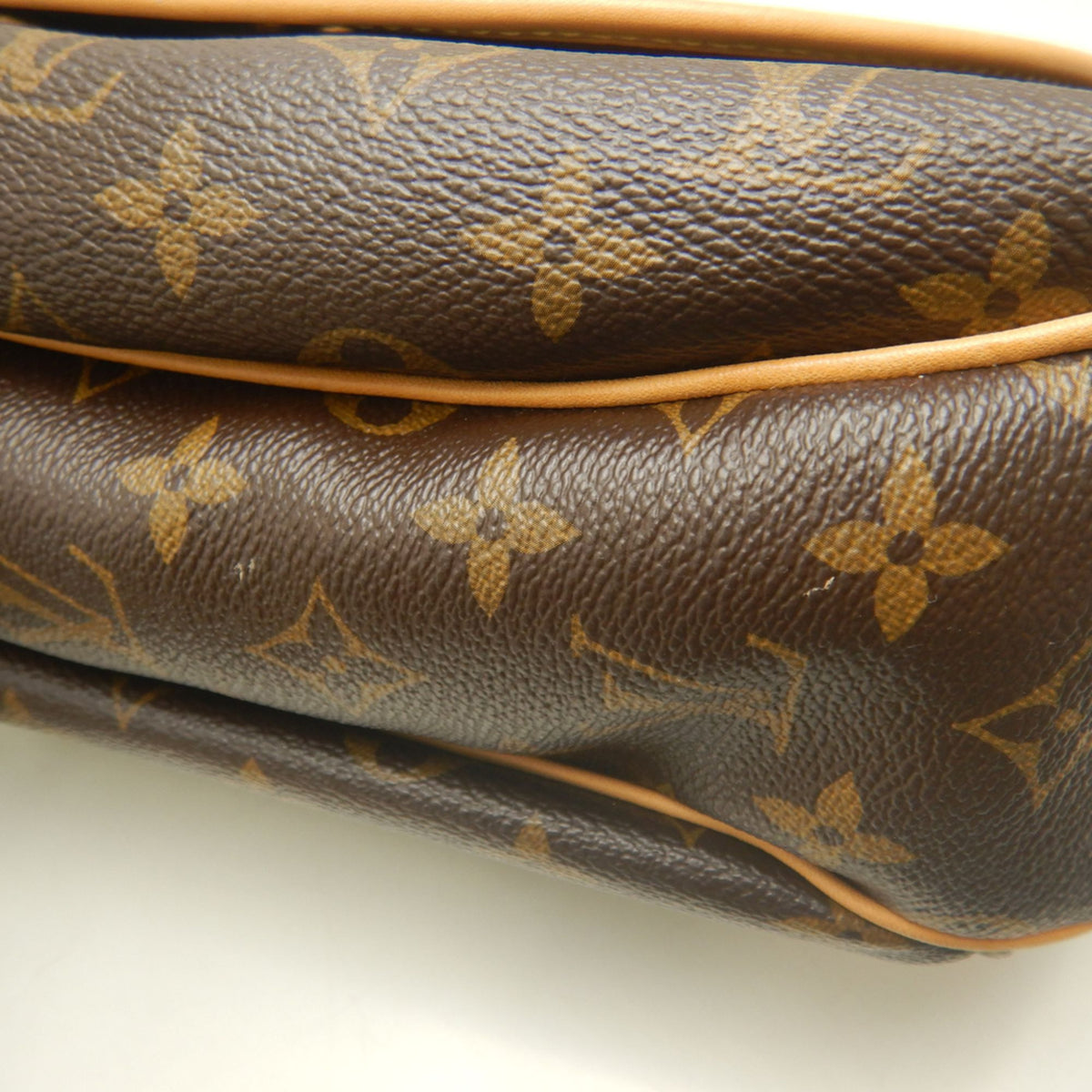 Louis Vuitton Brown Monogram Monogram Shoulder Bag (Pre-Owned)