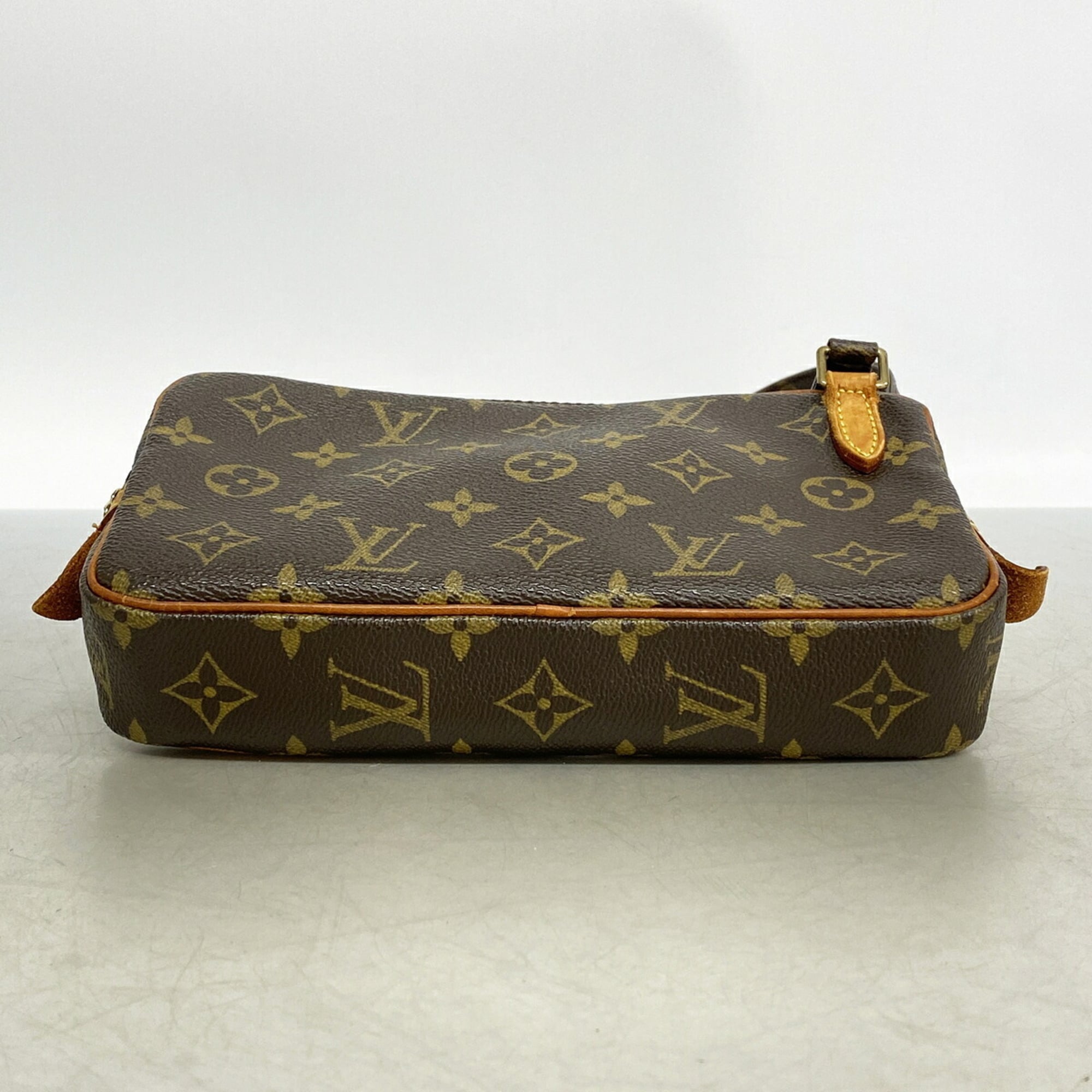 Louis Vuitton Brown Shoulder Bag (Pre-Owned)