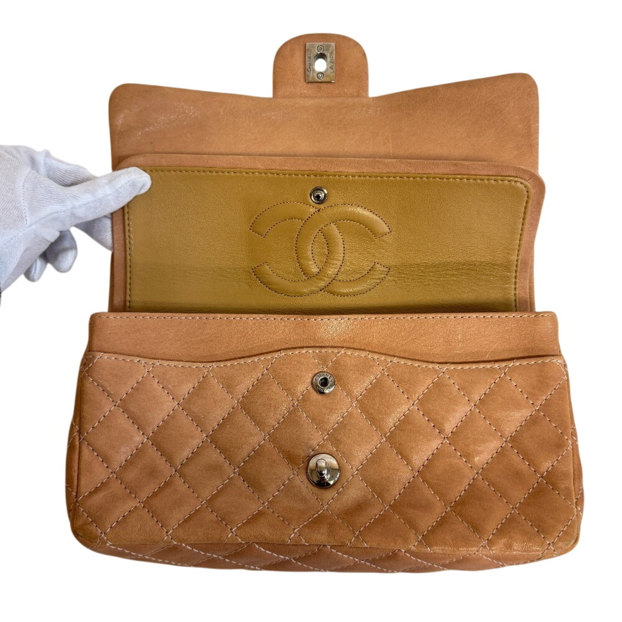 Chanel Matelasse Beige Leather Shoulder Bag (Pre-Owned)