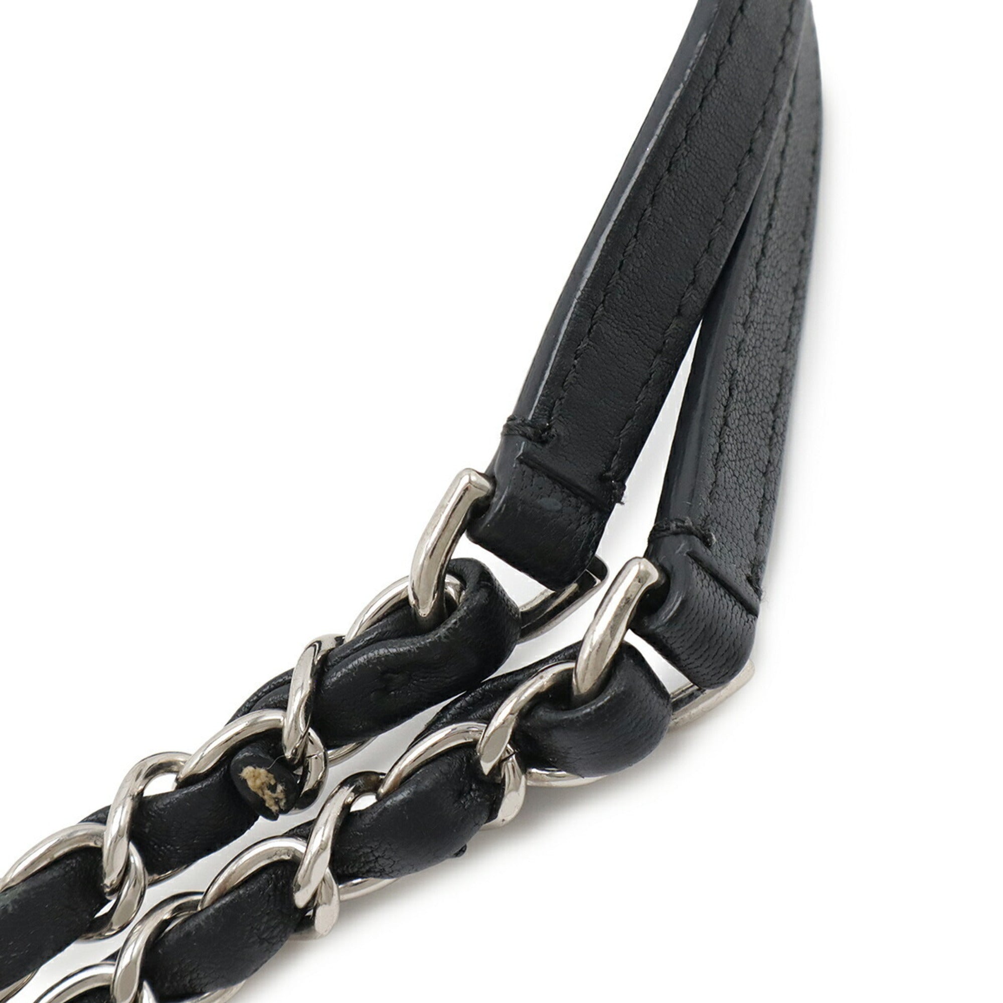 Chanel Black Leather Shoulder Bag (Pre-Owned)