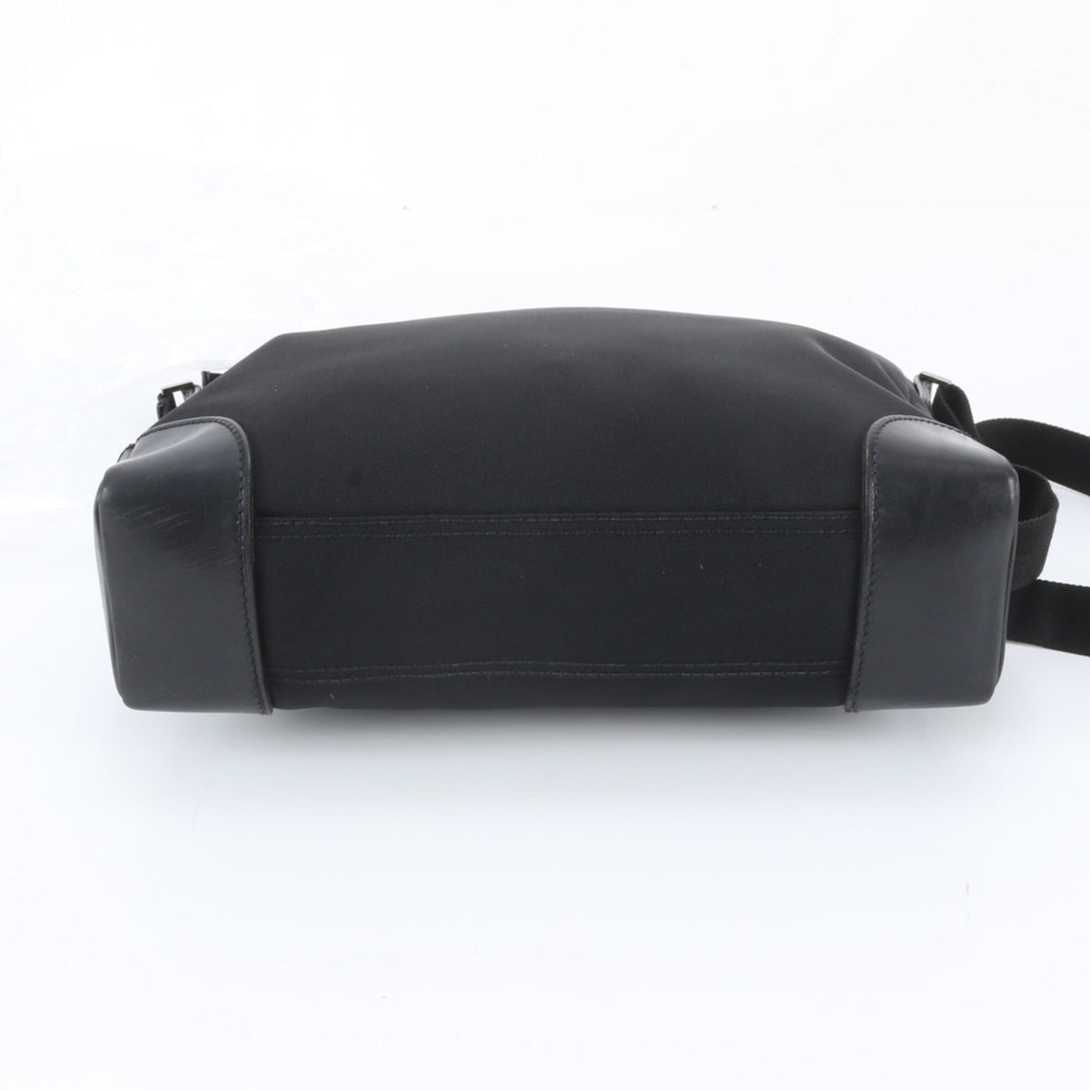 Gucci Black Leather Nylon Messenger Bag Shoulder Bag (Pre-Owned)